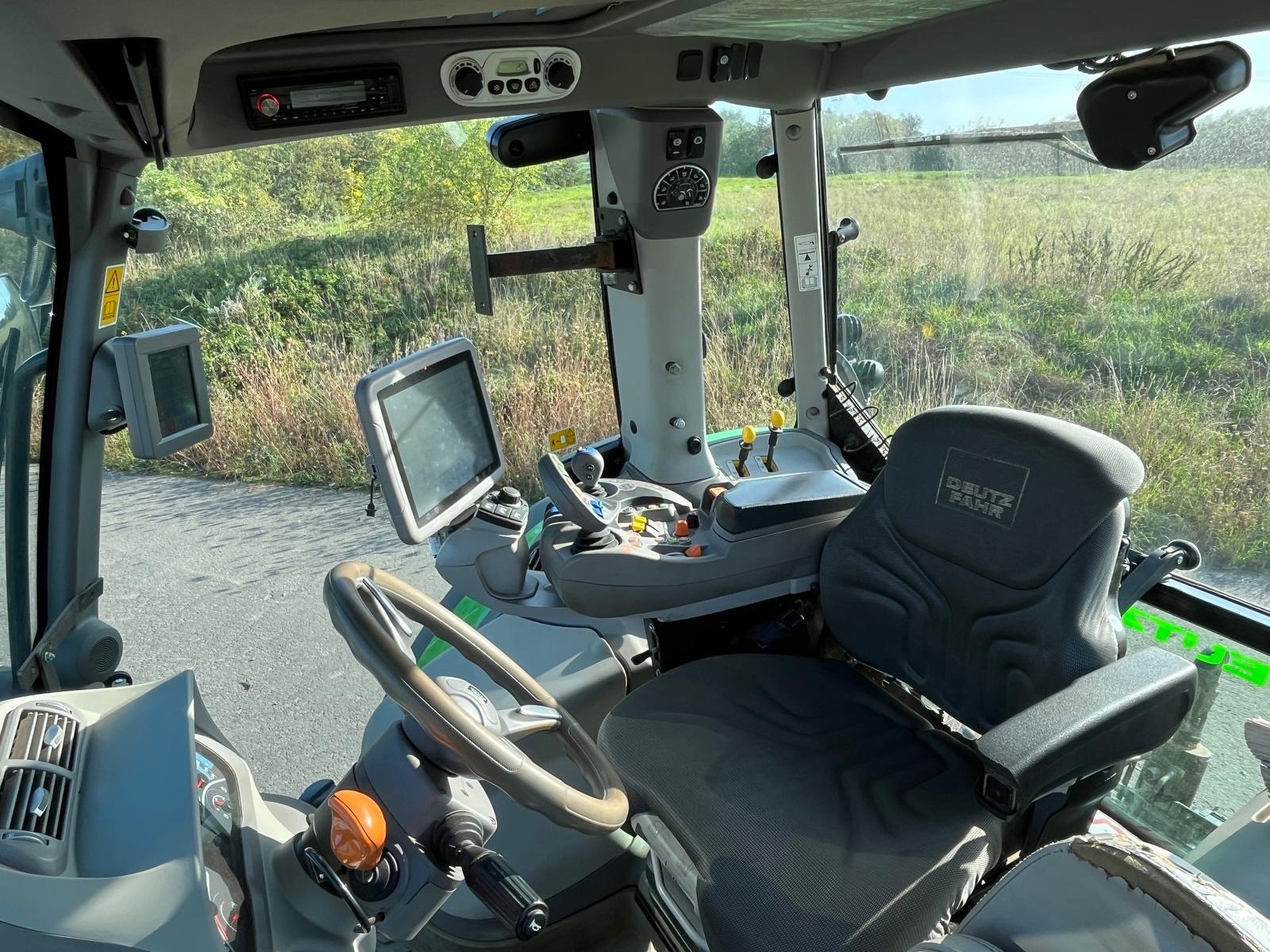 Traktor типа Deutz-Fahr Agrotron 6215 TTV, Gebrauchtmaschine в Dannstadt-Schauernheim (Фотография 11)