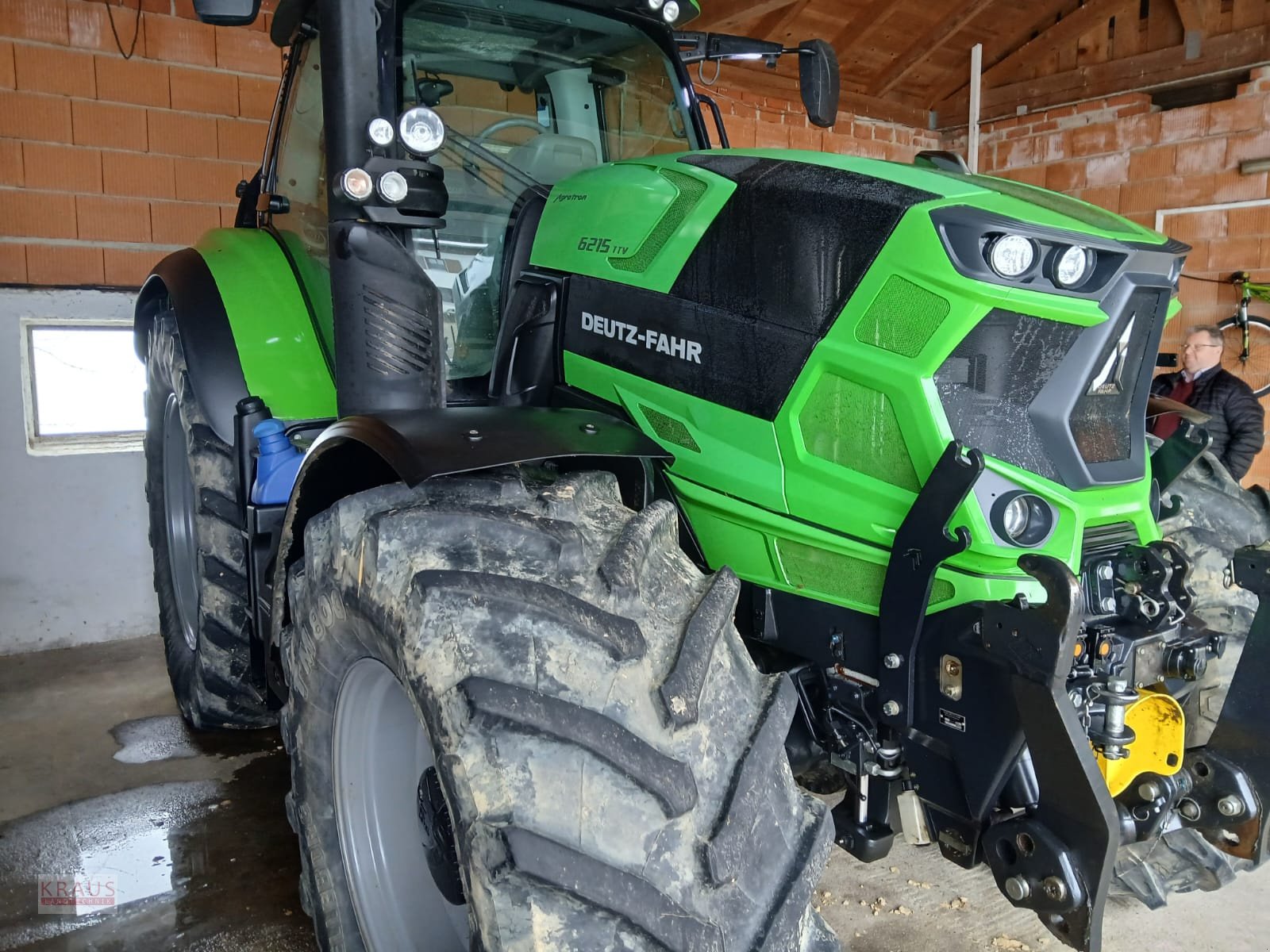 Traktor типа Deutz-Fahr Agrotron 6215 TTV, Gebrauchtmaschine в Geiersthal (Фотография 2)