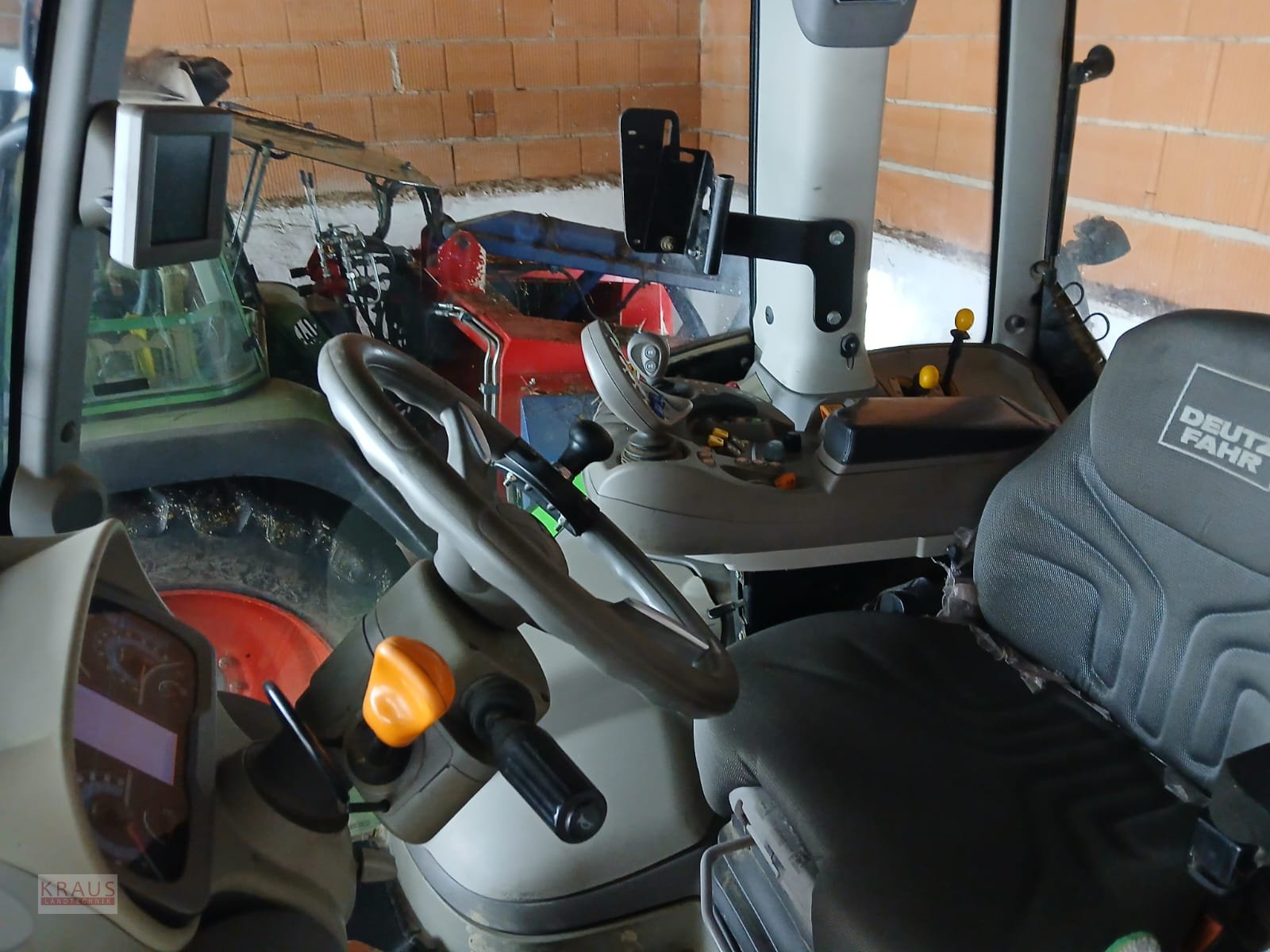 Traktor типа Deutz-Fahr Agrotron 6215 TTV, Gebrauchtmaschine в Geiersthal (Фотография 3)