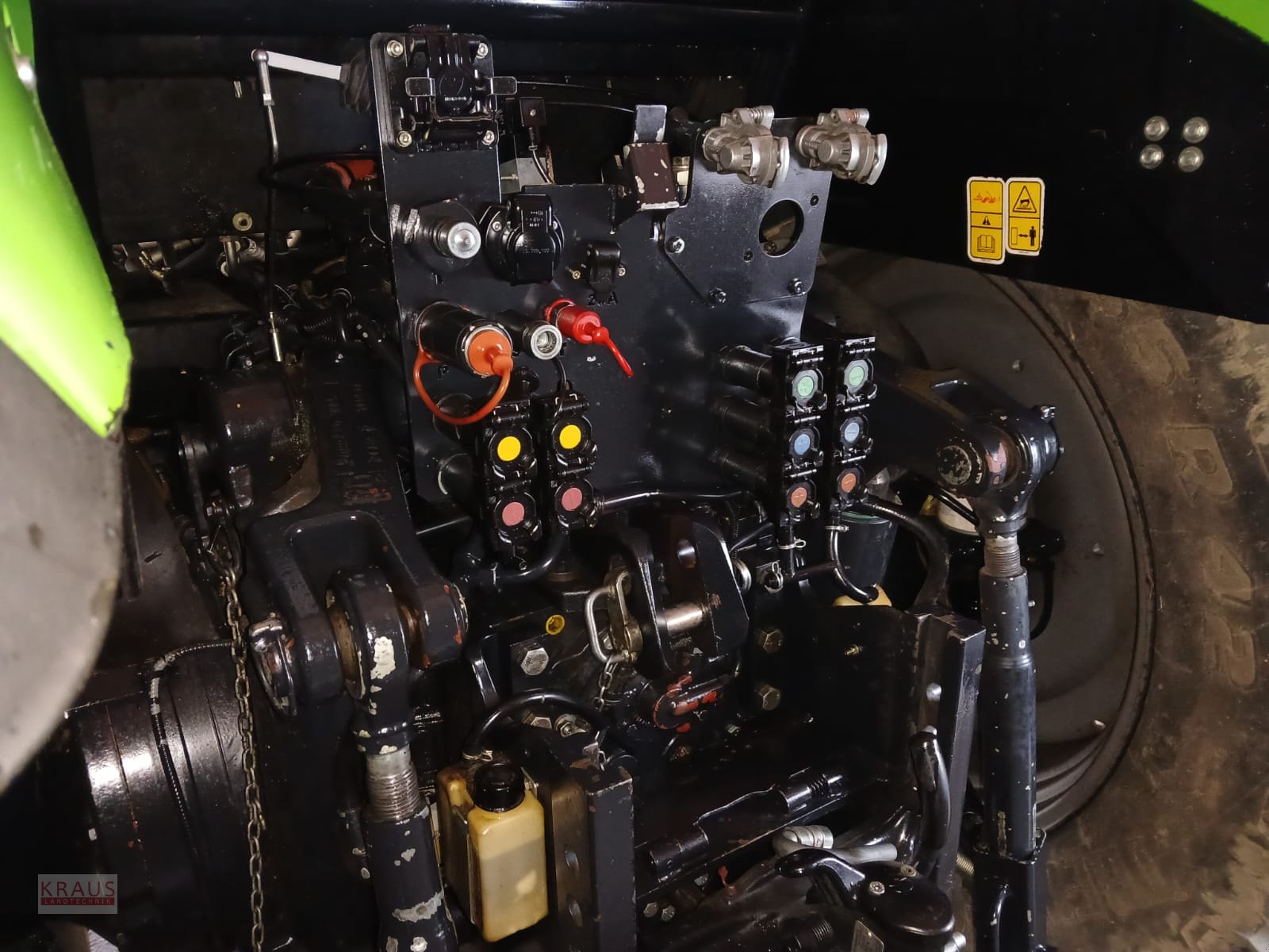 Traktor типа Deutz-Fahr Agrotron 6215 TTV, Gebrauchtmaschine в Geiersthal (Фотография 4)