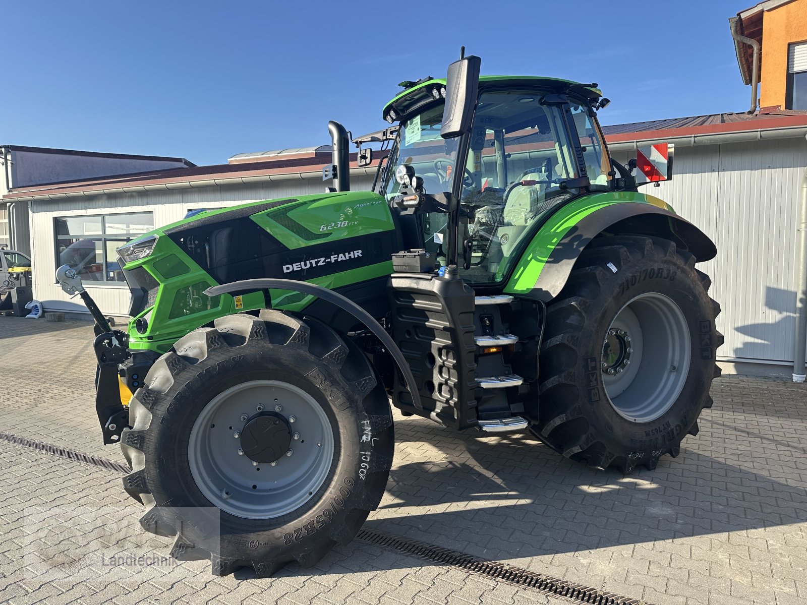 Traktor des Typs Deutz-Fahr Agrotron 6230 TTv Power Deal, Neumaschine in Rudendorf (Bild 5)