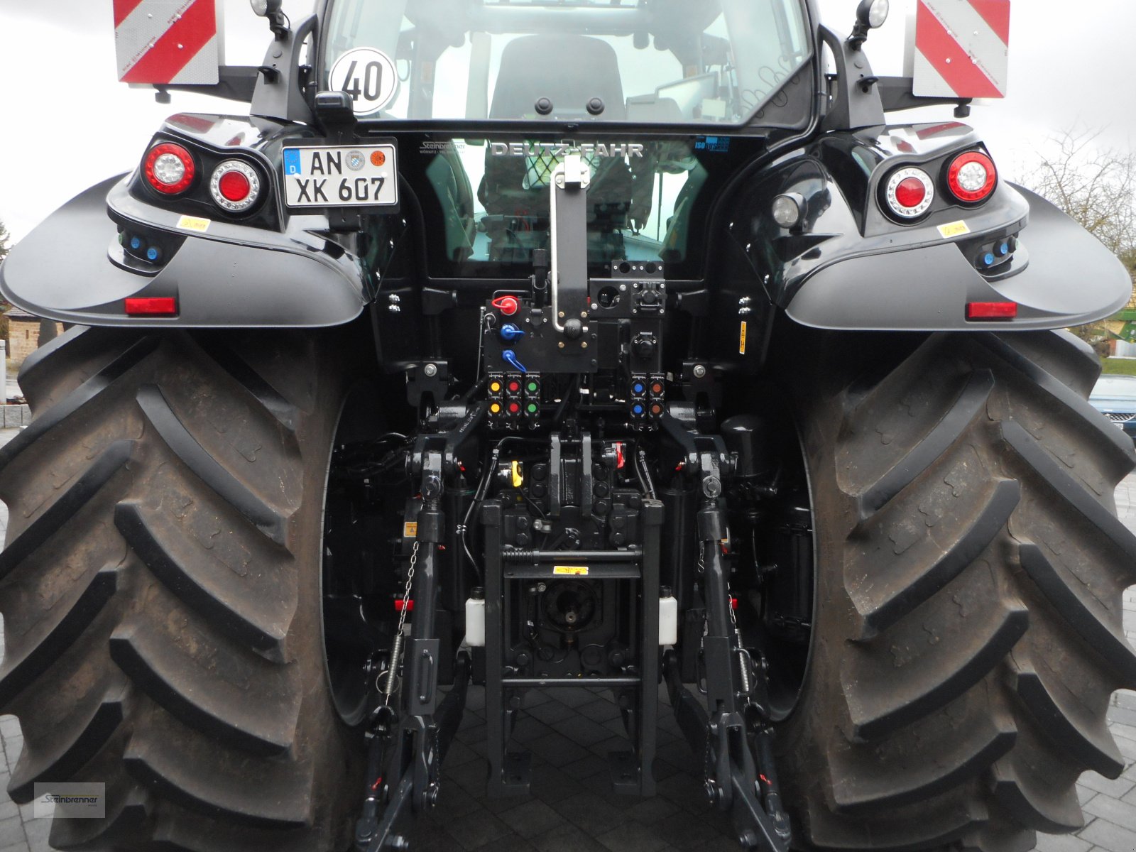 Traktor of the type Deutz-Fahr Agrotron 6230 TTV Warrior, Gebrauchtmaschine in Wörnitz (Picture 5)