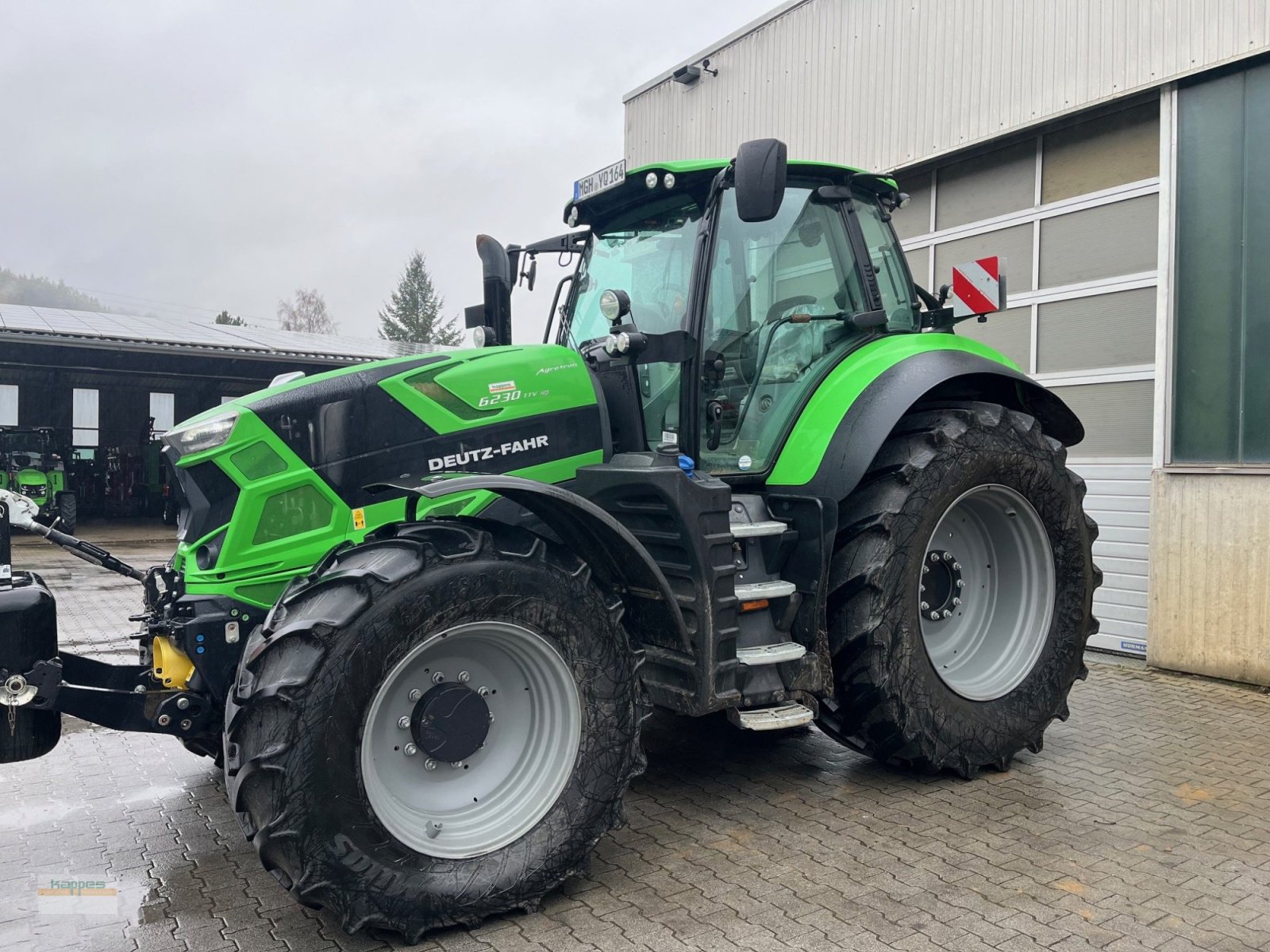 Traktor des Typs Deutz-Fahr Agrotron 6230 TTV, Gebrauchtmaschine in Niederstetten (Bild 2)