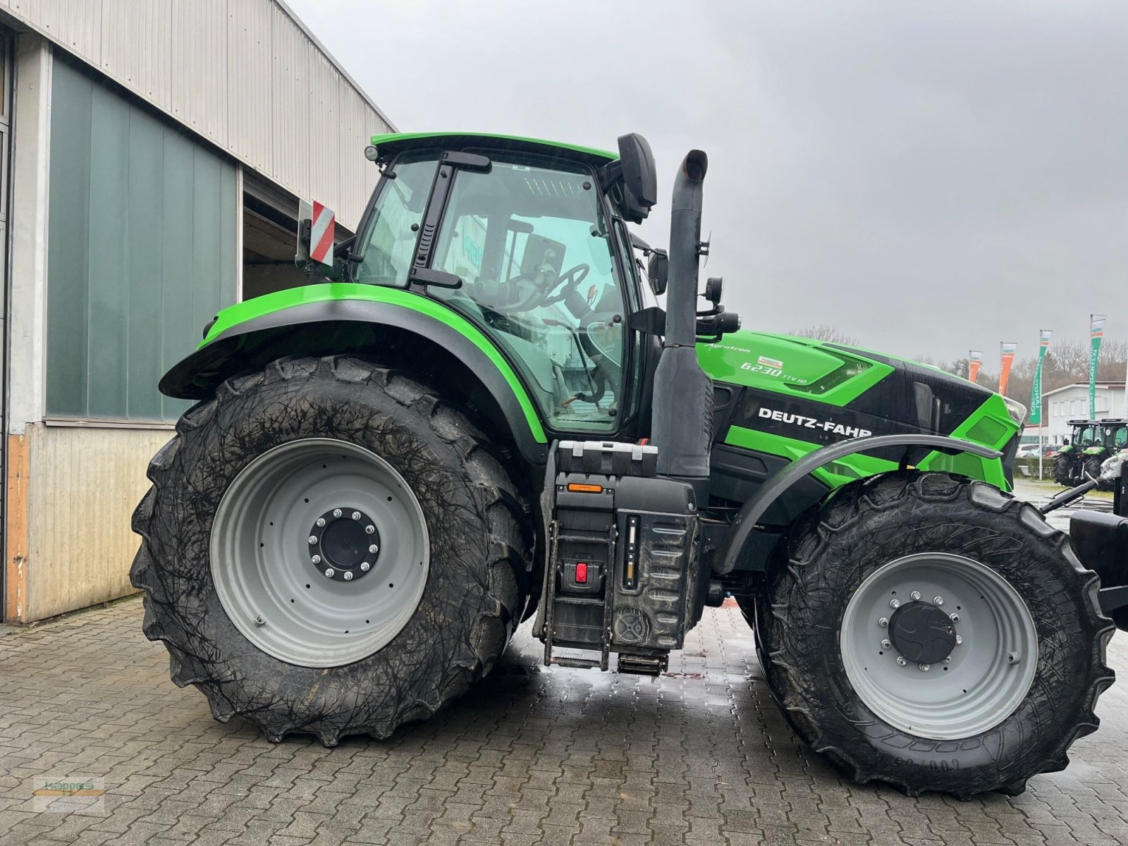 Traktor des Typs Deutz-Fahr Agrotron 6230 TTV, Gebrauchtmaschine in Niederstetten (Bild 7)