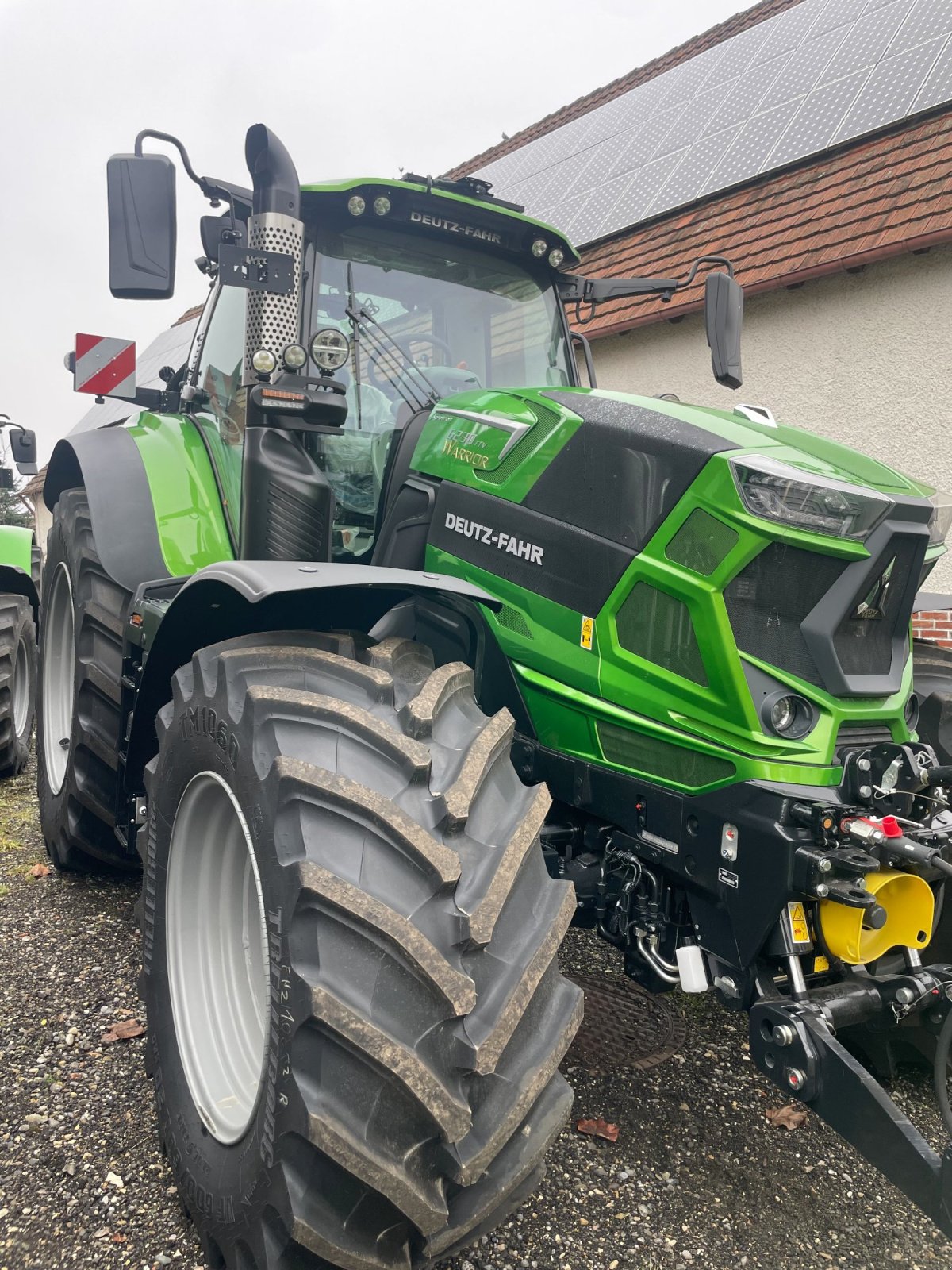 Traktor of the type Deutz-Fahr Agrotron 6230 TTV, Neumaschine in Ochsenhausen (Picture 1)
