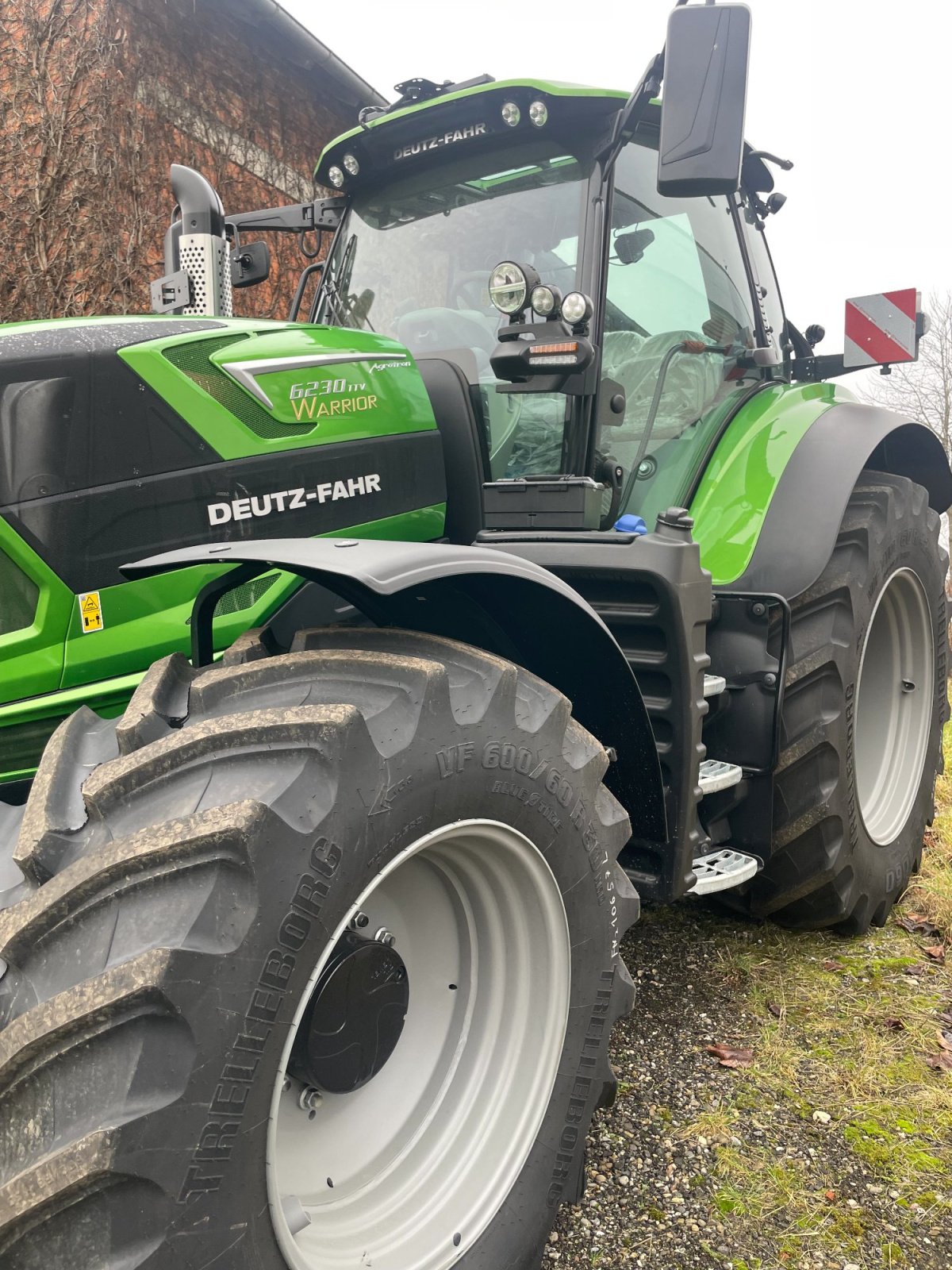 Traktor of the type Deutz-Fahr Agrotron 6230 TTV, Neumaschine in Ochsenhausen (Picture 4)