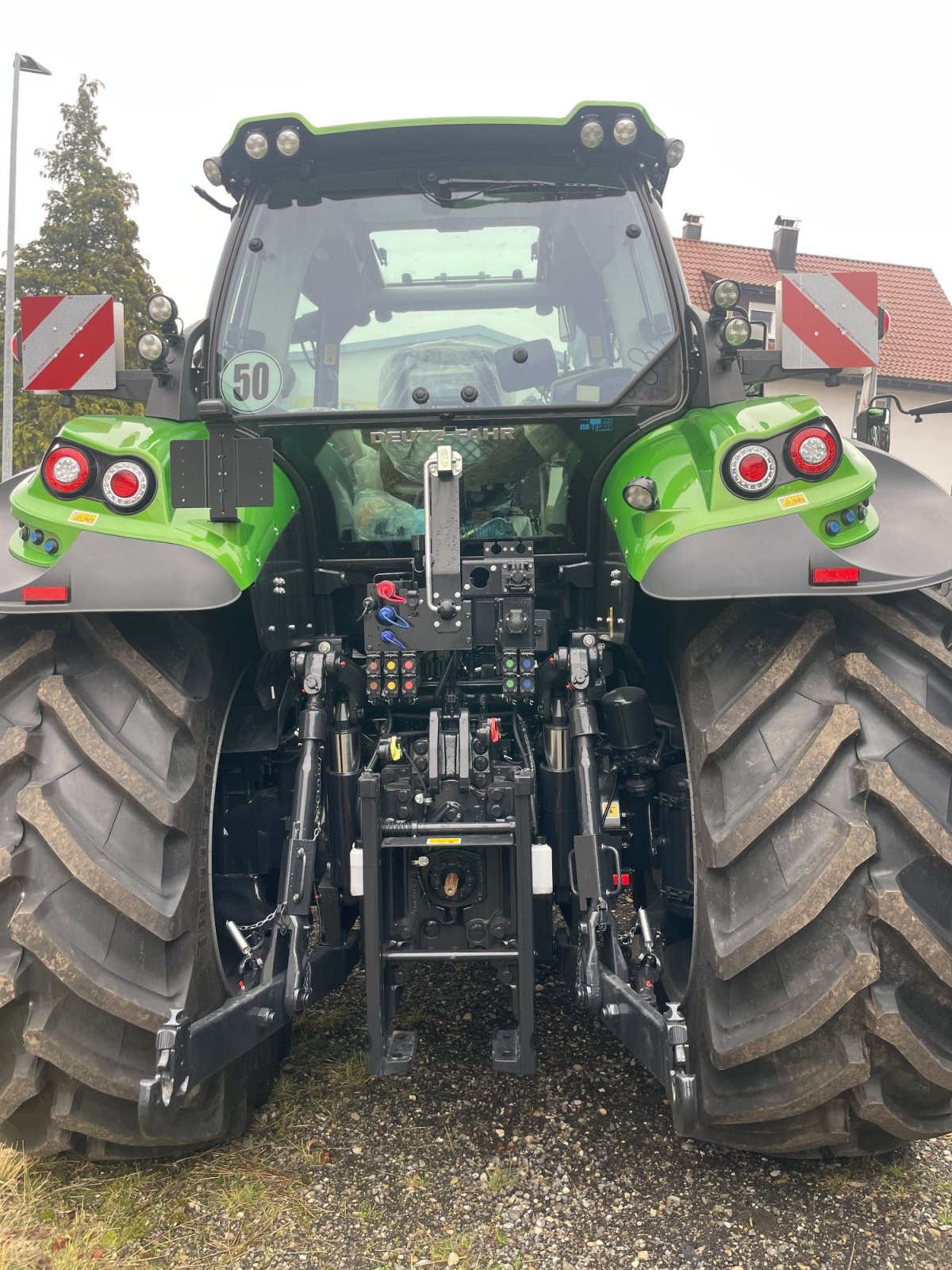 Traktor of the type Deutz-Fahr Agrotron 6230 TTV, Neumaschine in Ochsenhausen (Picture 6)