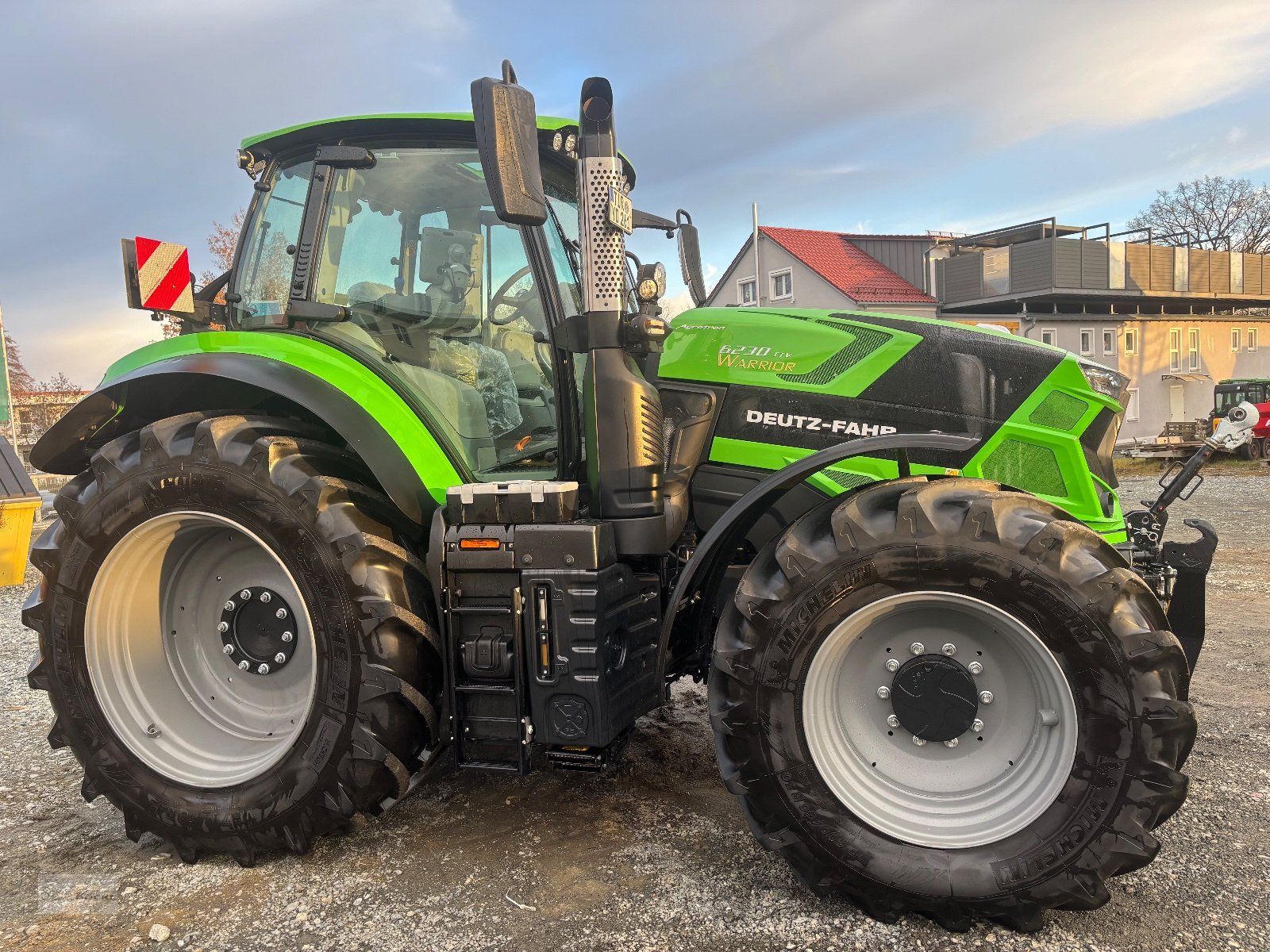 Traktor of the type Deutz-Fahr Agrotron 6230 TTV, Neumaschine in Erbendorf (Picture 5)