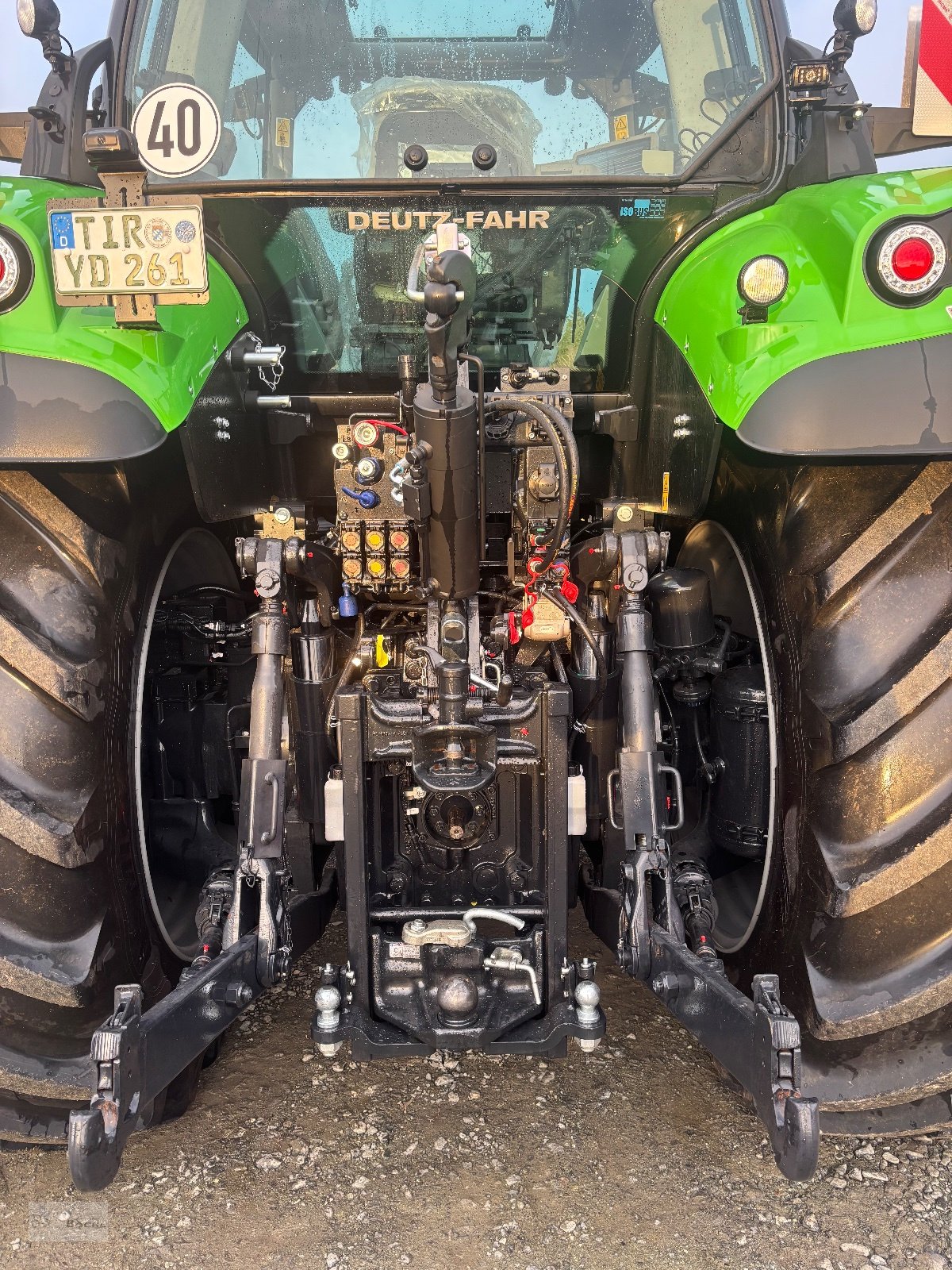 Traktor of the type Deutz-Fahr Agrotron 6230 TTV, Neumaschine in Erbendorf (Picture 9)