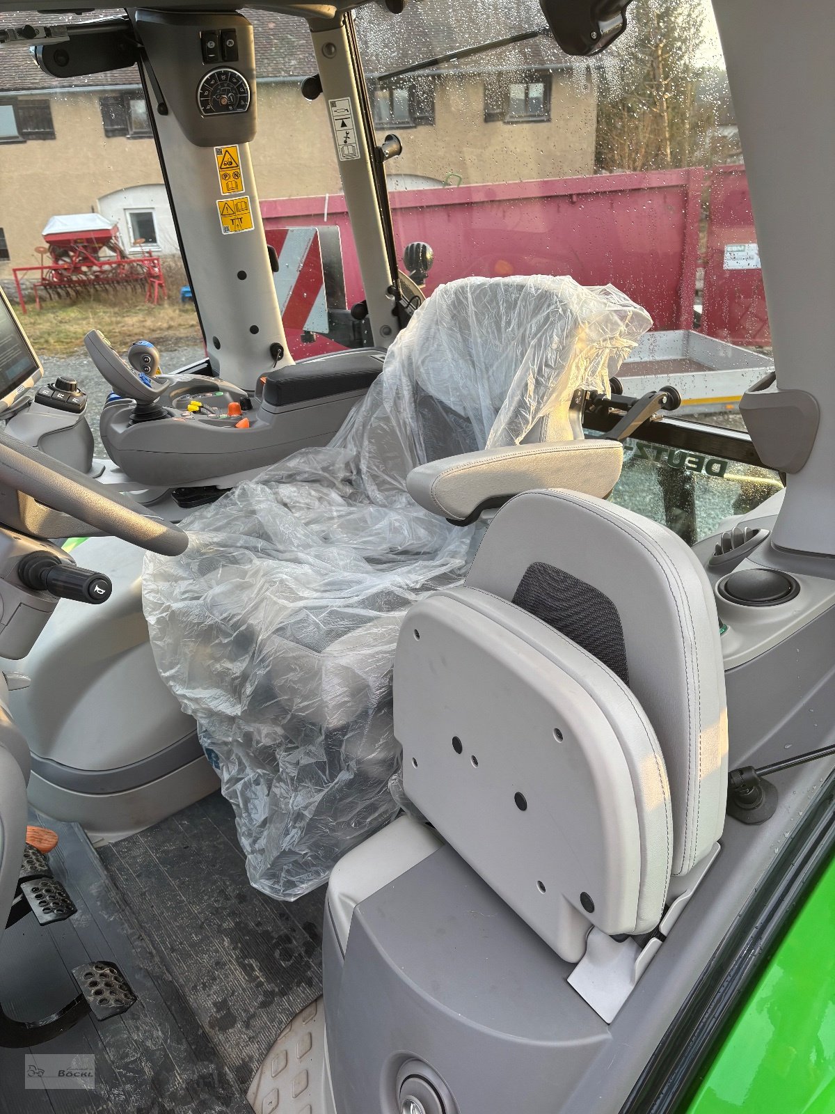 Traktor of the type Deutz-Fahr Agrotron 6230 TTV, Neumaschine in Erbendorf (Picture 11)