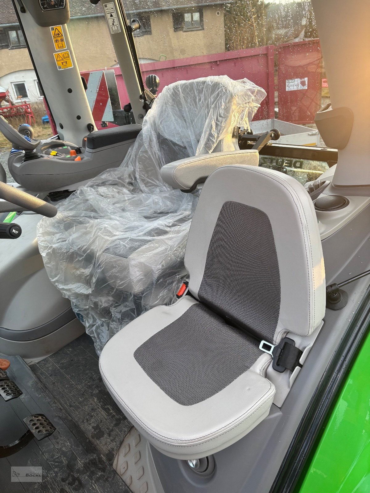 Traktor of the type Deutz-Fahr Agrotron 6230 TTV, Neumaschine in Erbendorf (Picture 12)