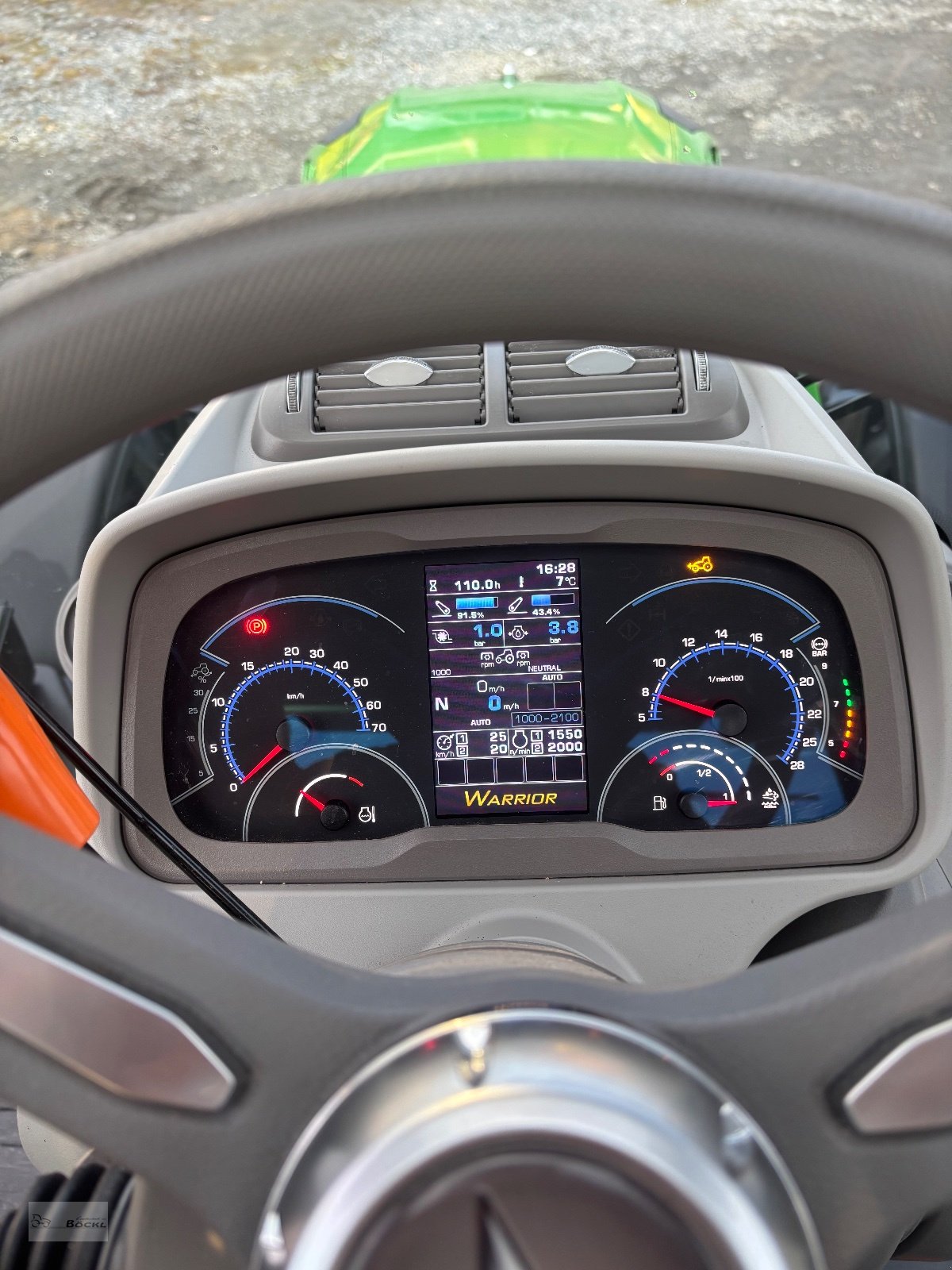 Traktor of the type Deutz-Fahr Agrotron 6230 TTV, Neumaschine in Erbendorf (Picture 14)