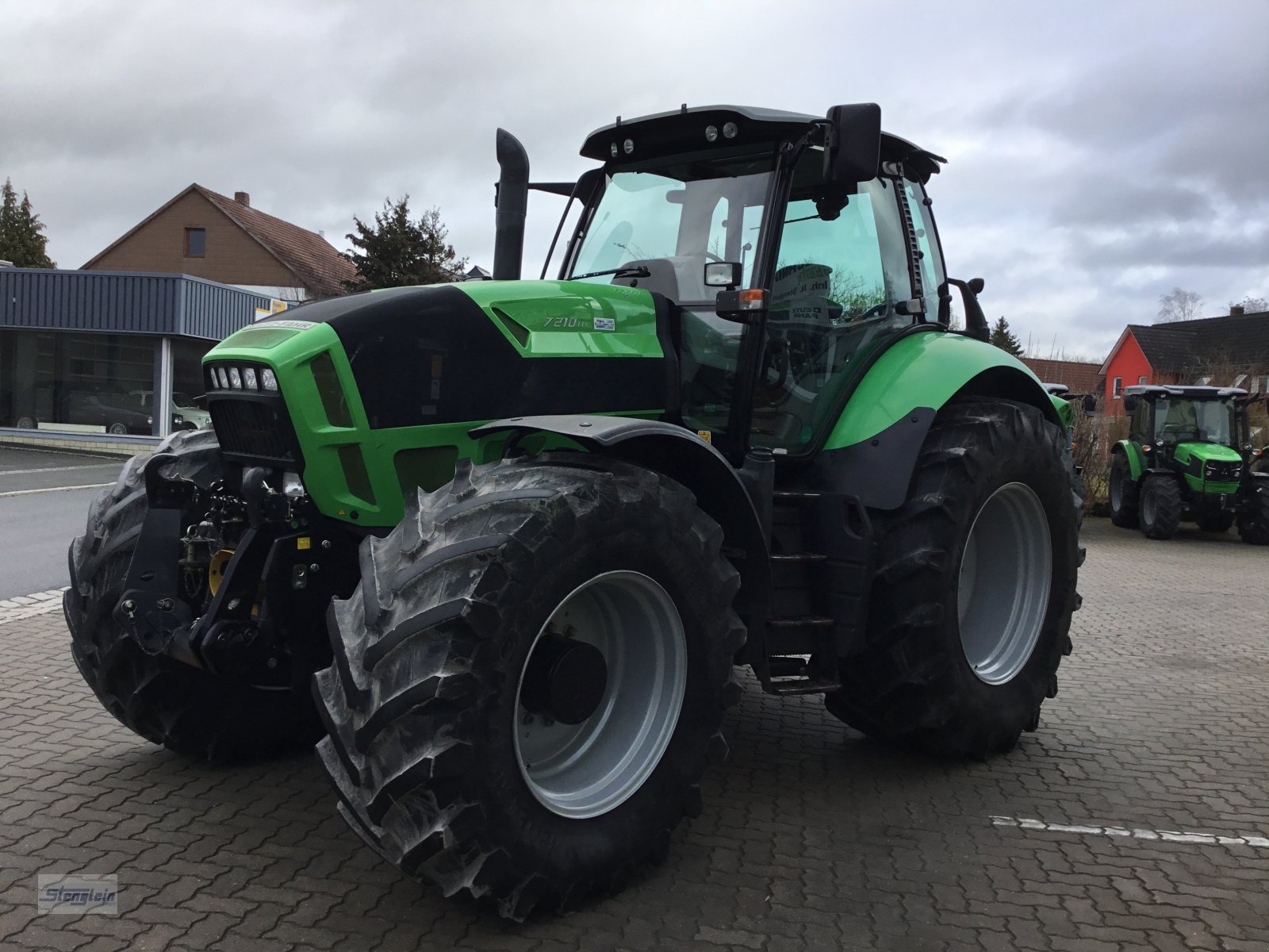 Traktor типа Deutz-Fahr Agrotron 7210 TTV, Gebrauchtmaschine в Kasendorf (Фотография 3)