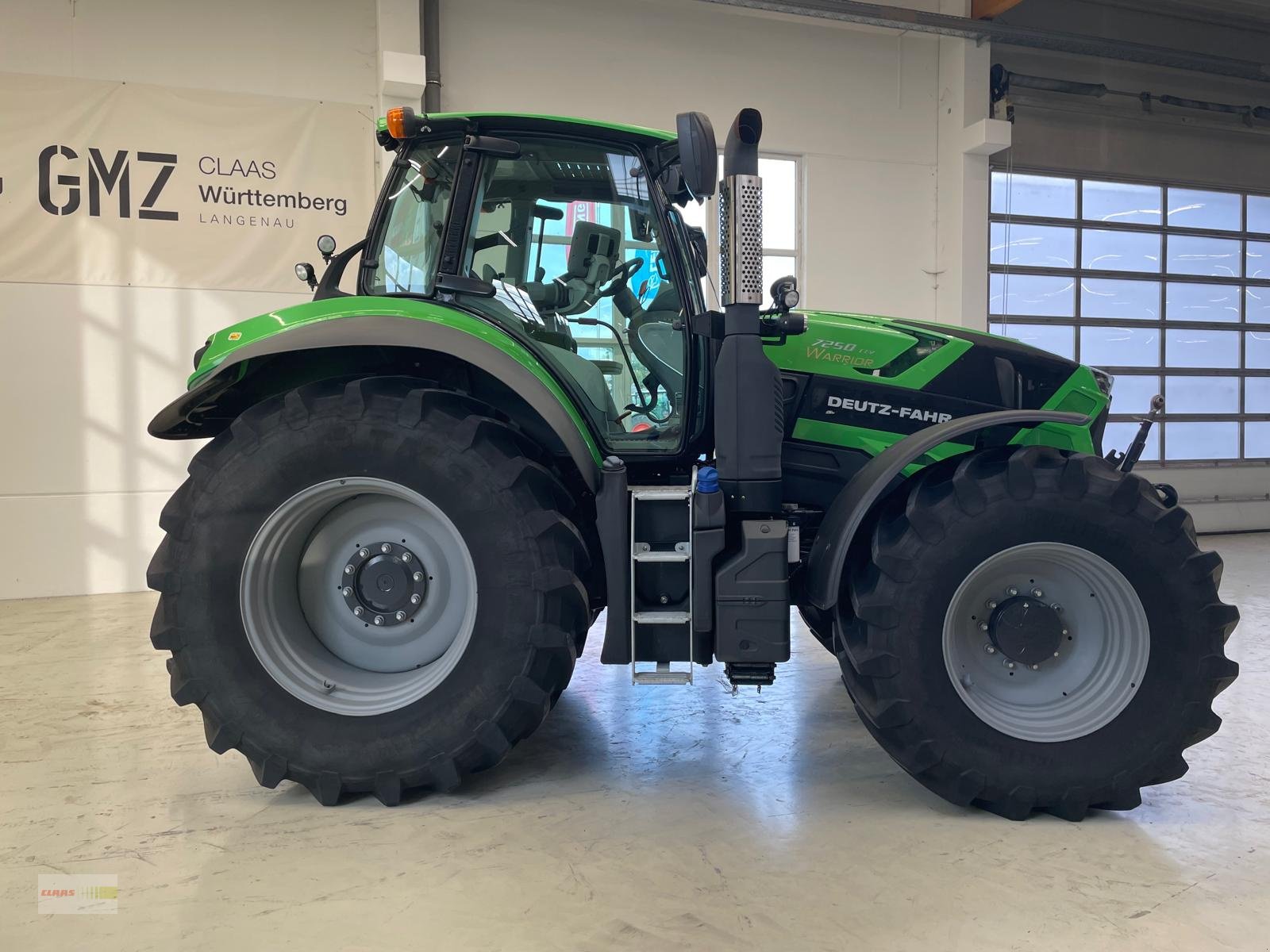 Traktor typu Deutz-Fahr Agrotron 7250 TTV Warrior PREISREDUZIERT, Gebrauchtmaschine v Langenau (Obrázek 2)