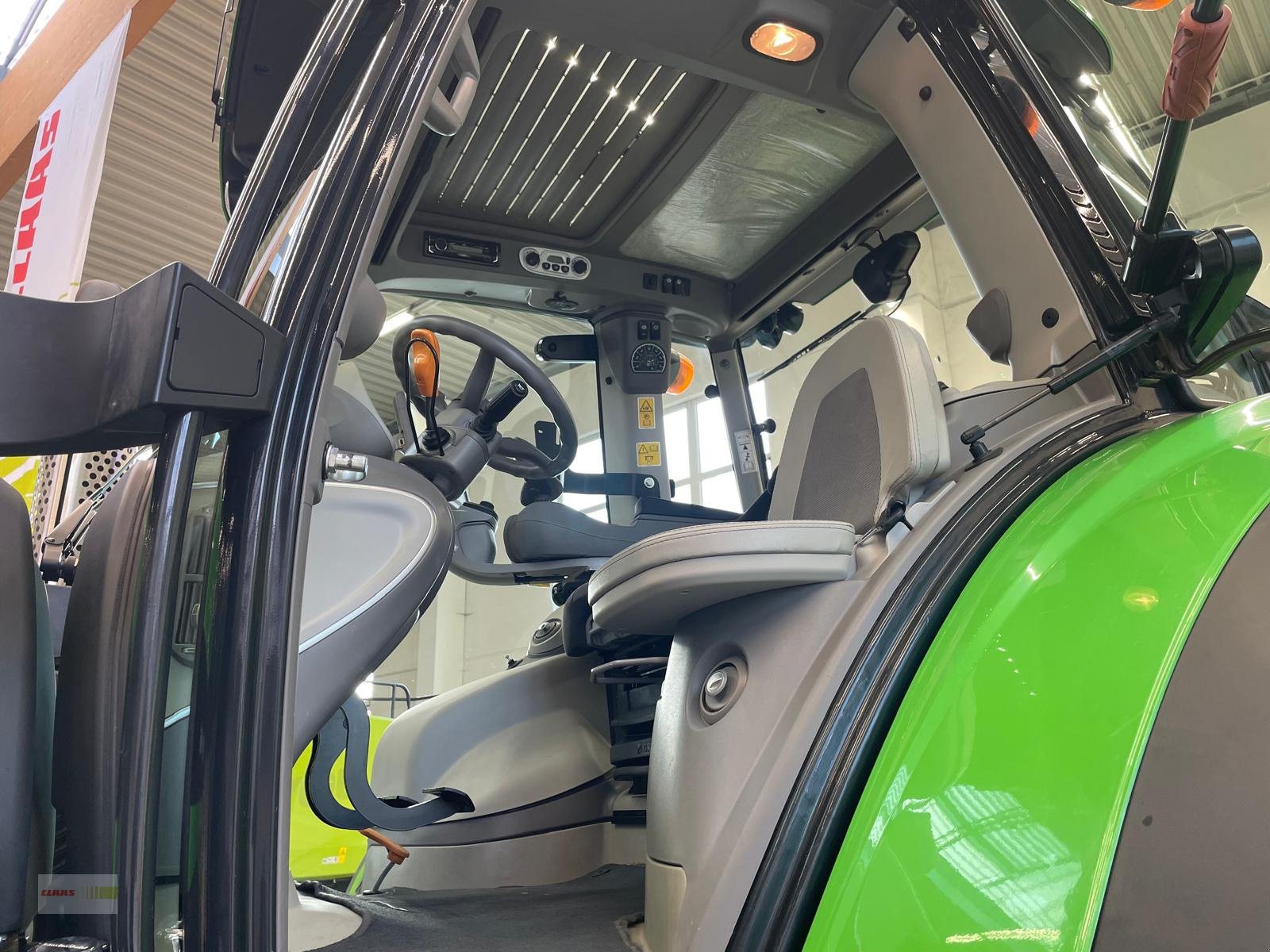 Traktor typu Deutz-Fahr Agrotron 7250 TTV Warrior PREISREDUZIERT, Gebrauchtmaschine v Langenau (Obrázek 6)