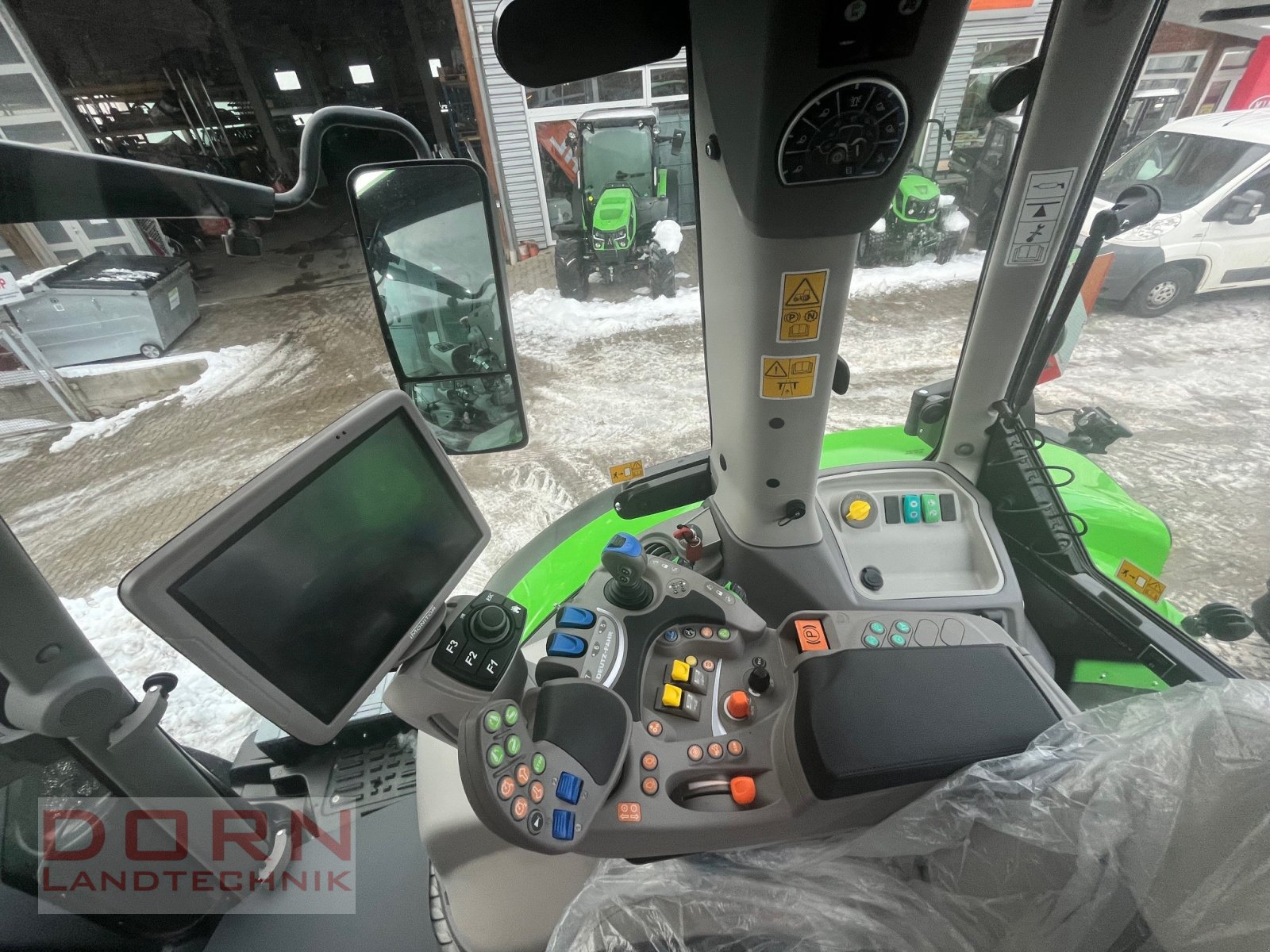 Traktor of the type Deutz-Fahr Agrotron 7250 TTV Warrior, Neumaschine in Bruckberg (Picture 7)