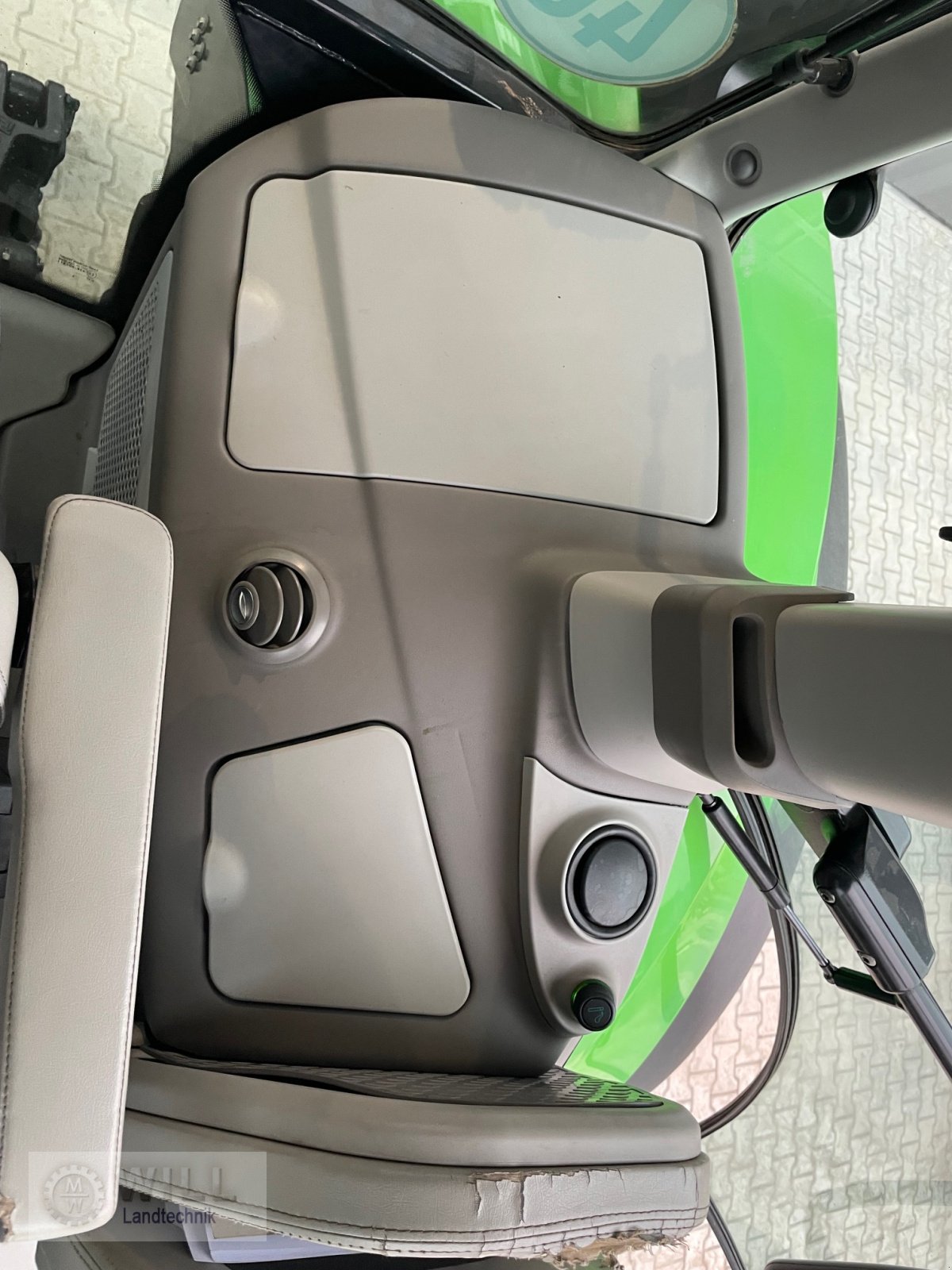 Traktor of the type Deutz-Fahr Agrotron 7250 TTV Warrior, Gebrauchtmaschine in Rudendorf (Picture 7)