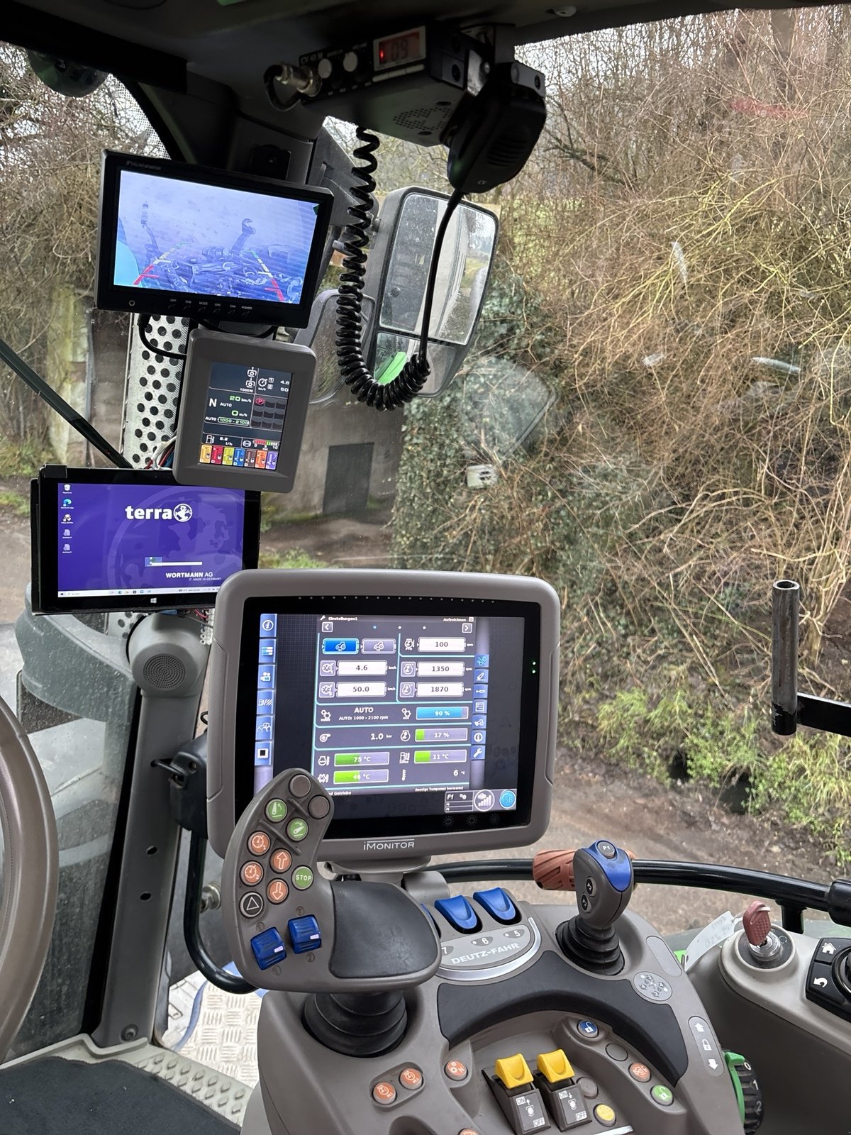 Traktor des Typs Deutz-Fahr Agrotron 7250 TTV Warrior, Gebrauchtmaschine in geiselwind (Bild 3)