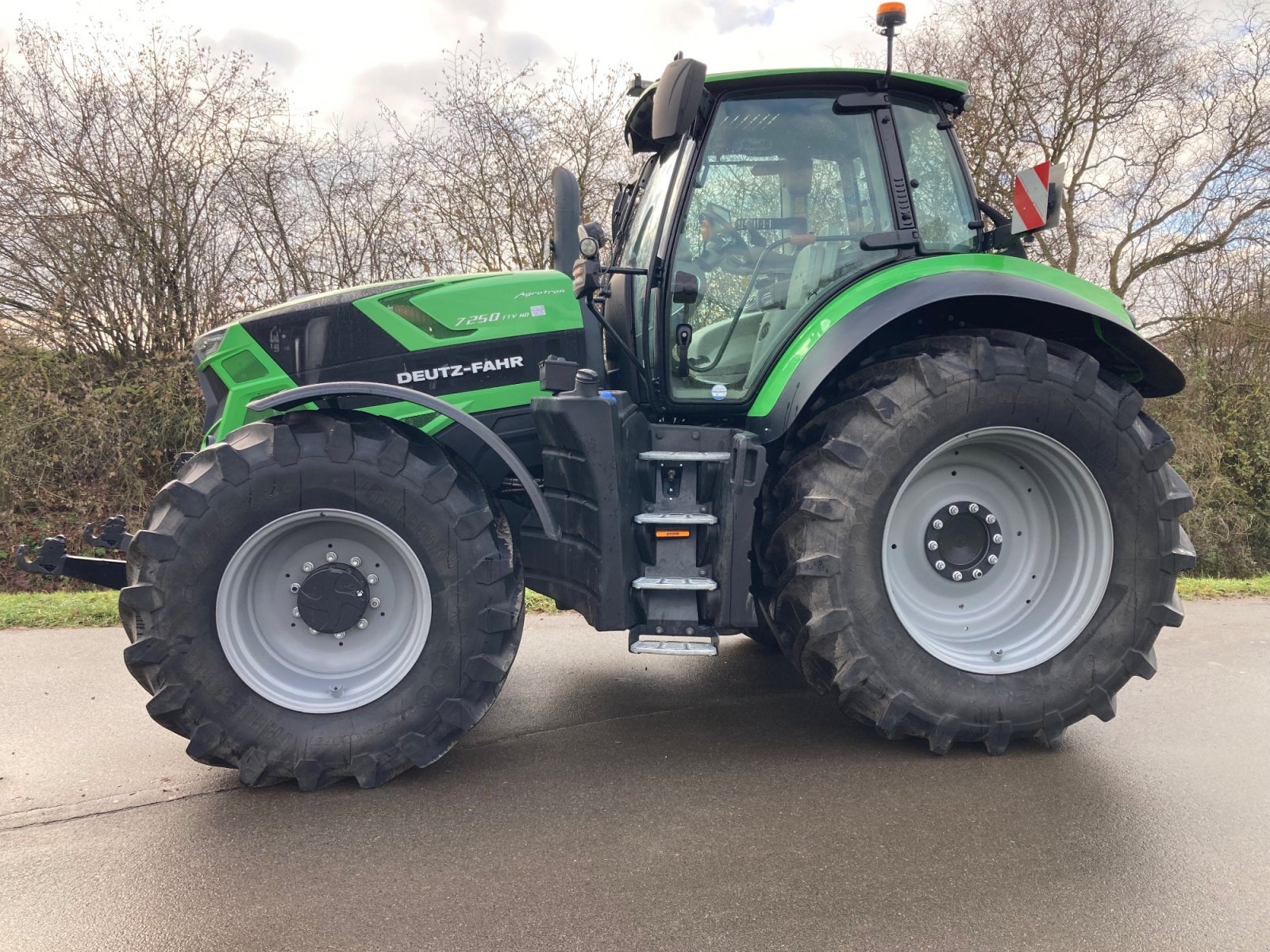 Traktor des Typs Deutz-Fahr Agrotron 7250 TTV, Gebrauchtmaschine in Jüterbog (Bild 1)