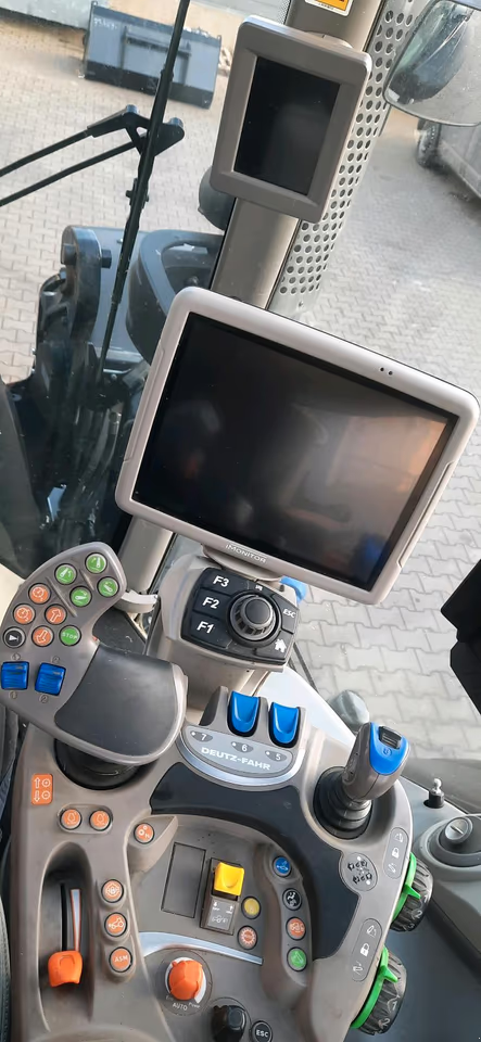 Traktor типа Deutz-Fahr Agrotron 7250 TTV, Gebrauchtmaschine в Goldburghausen (Фотография 5)