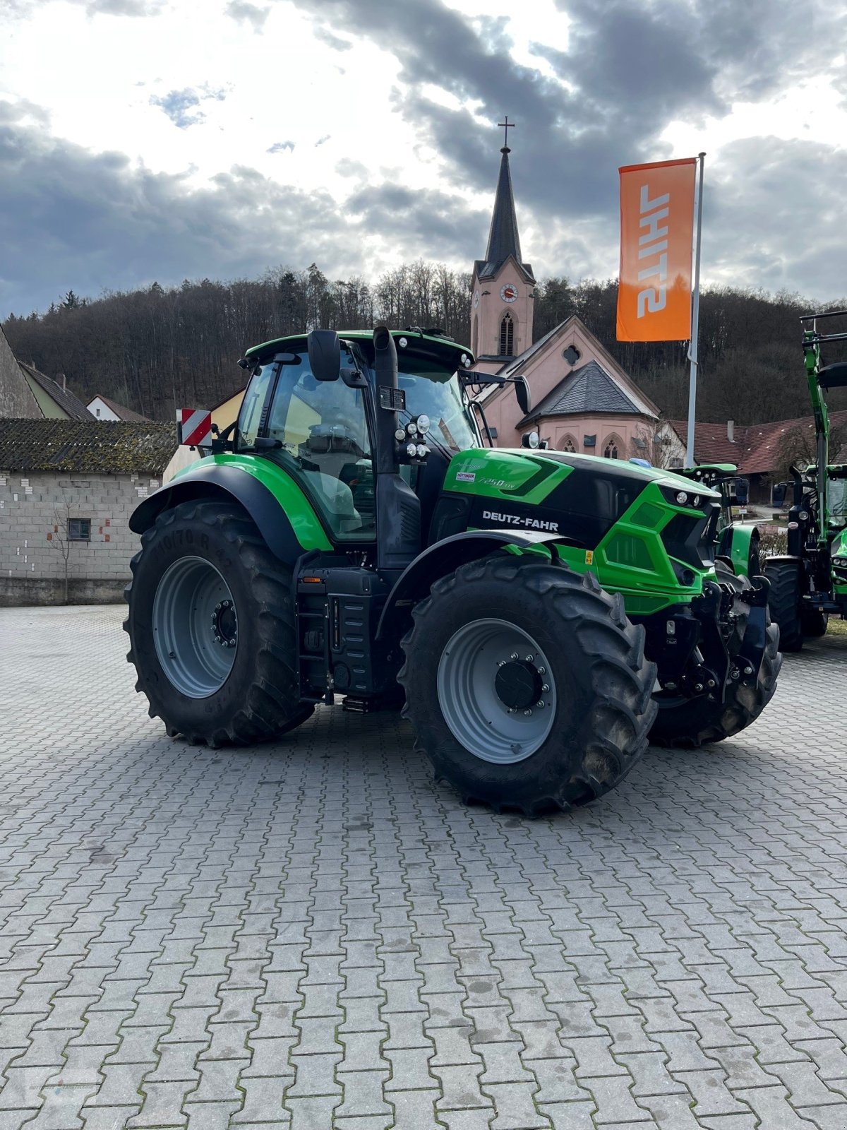 Traktor типа Deutz-Fahr Agrotron 7250 TTV, Gebrauchtmaschine в Treuchtlingen (Фотография 7)