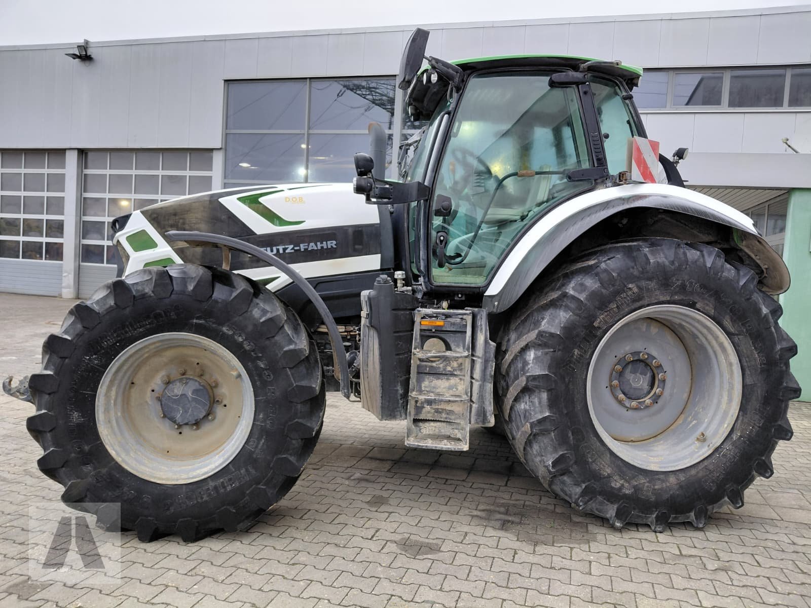 Traktor типа Deutz-Fahr Agrotron 7250 TTV, Gebrauchtmaschine в Regensburg (Фотография 3)