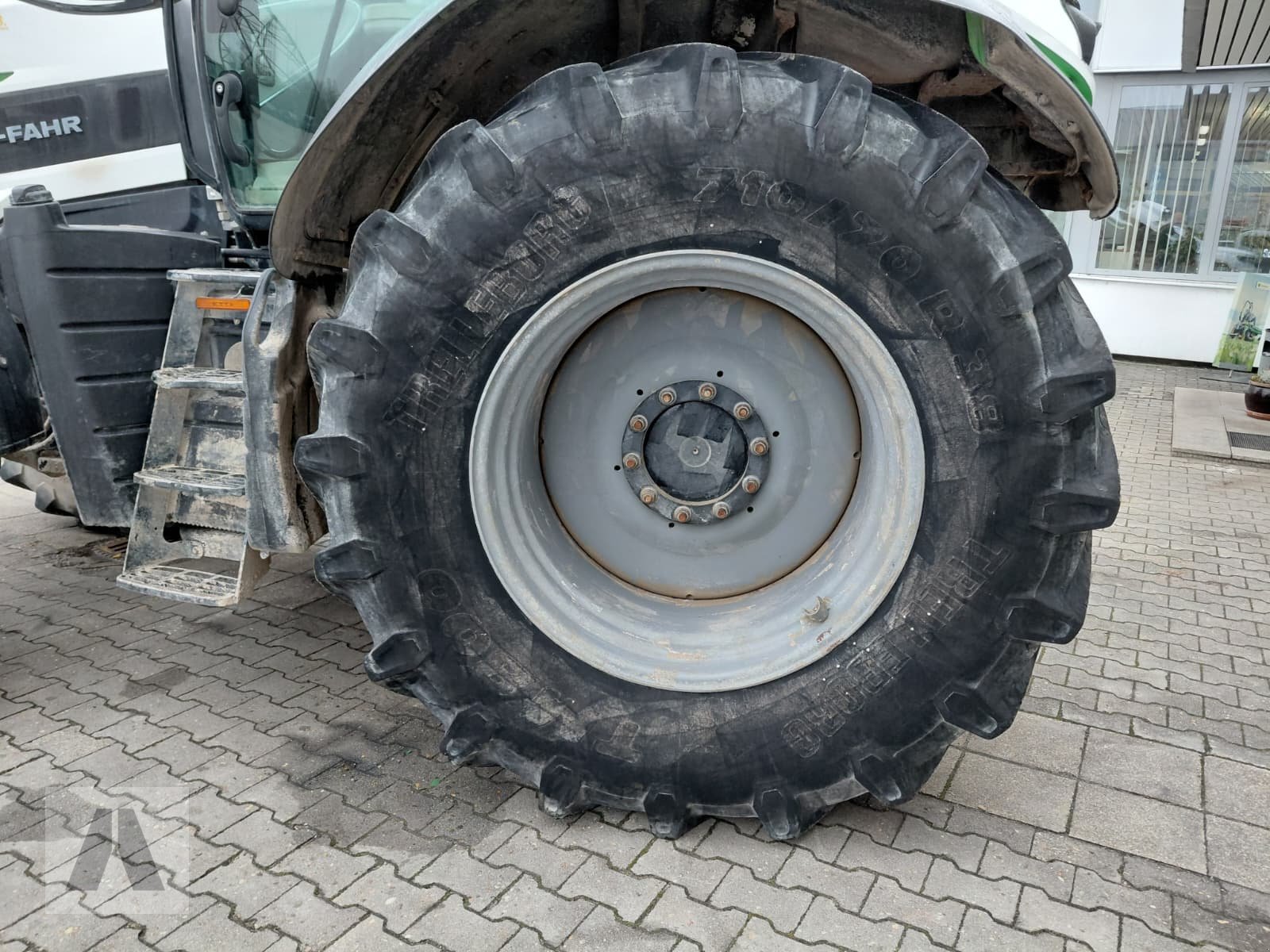 Traktor типа Deutz-Fahr Agrotron 7250 TTV, Gebrauchtmaschine в Regensburg (Фотография 9)