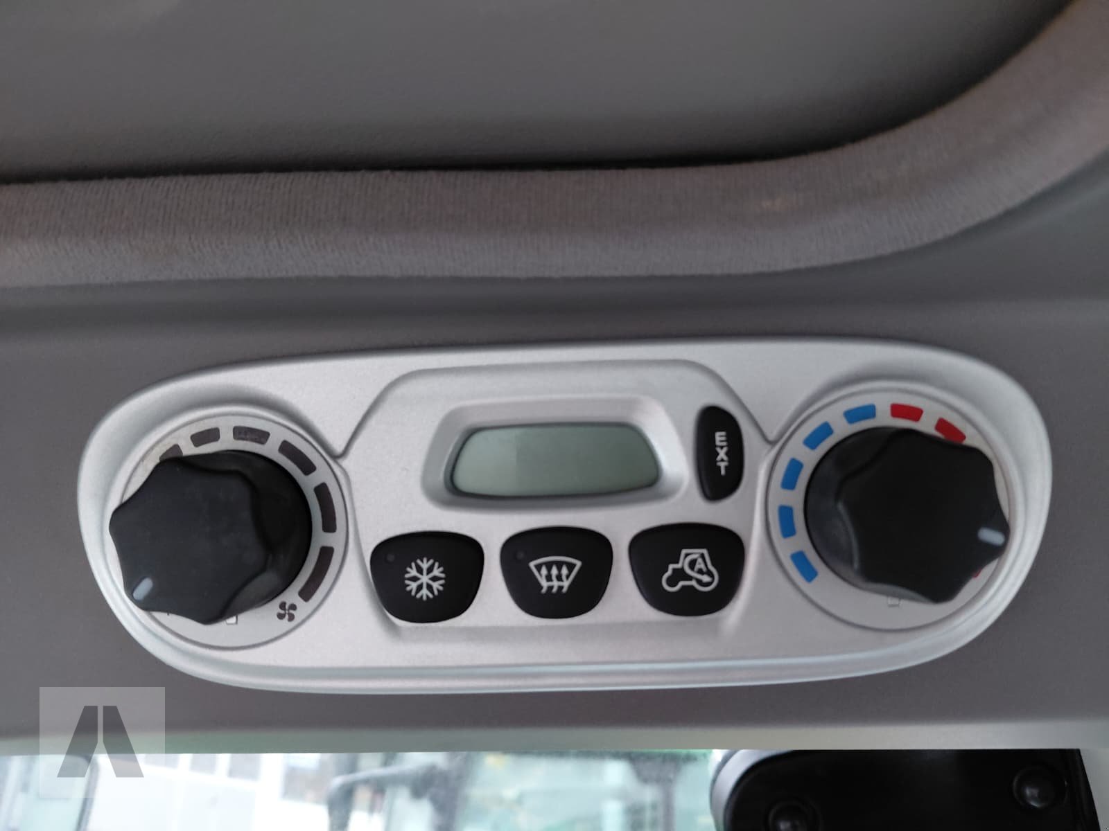 Traktor типа Deutz-Fahr Agrotron 7250 TTV, Gebrauchtmaschine в Regensburg (Фотография 16)