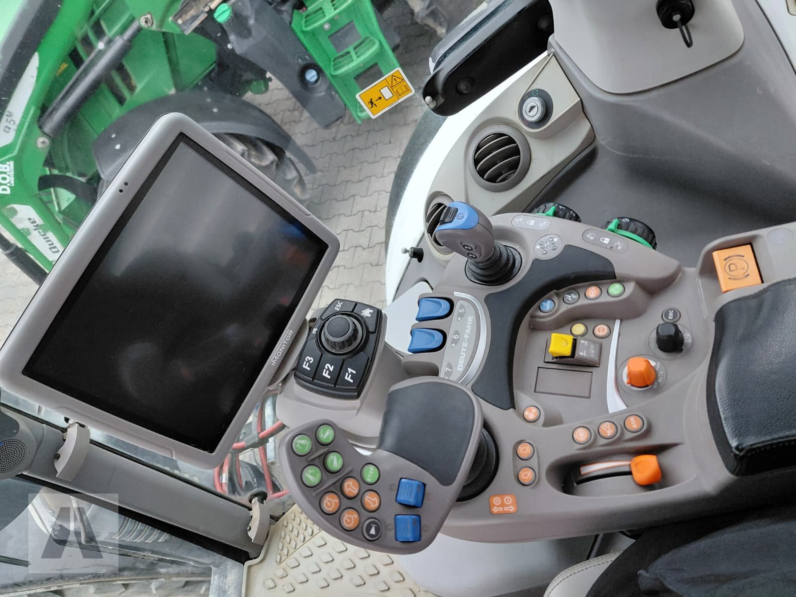 Traktor типа Deutz-Fahr Agrotron 7250 TTV, Gebrauchtmaschine в Regensburg (Фотография 18)