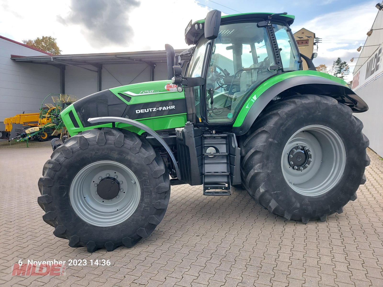 Traktor типа Deutz-Fahr Agrotron 7250 TTV, Gebrauchtmaschine в Gebenbach (Фотография 3)