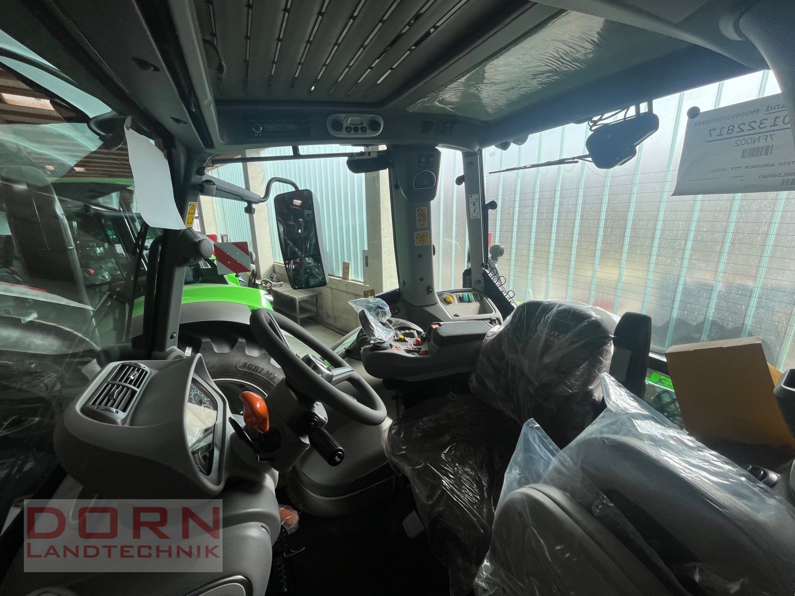 Traktor des Typs Deutz-Fahr Agrotron 7250 TTV, Neumaschine in Bruckberg (Bild 7)