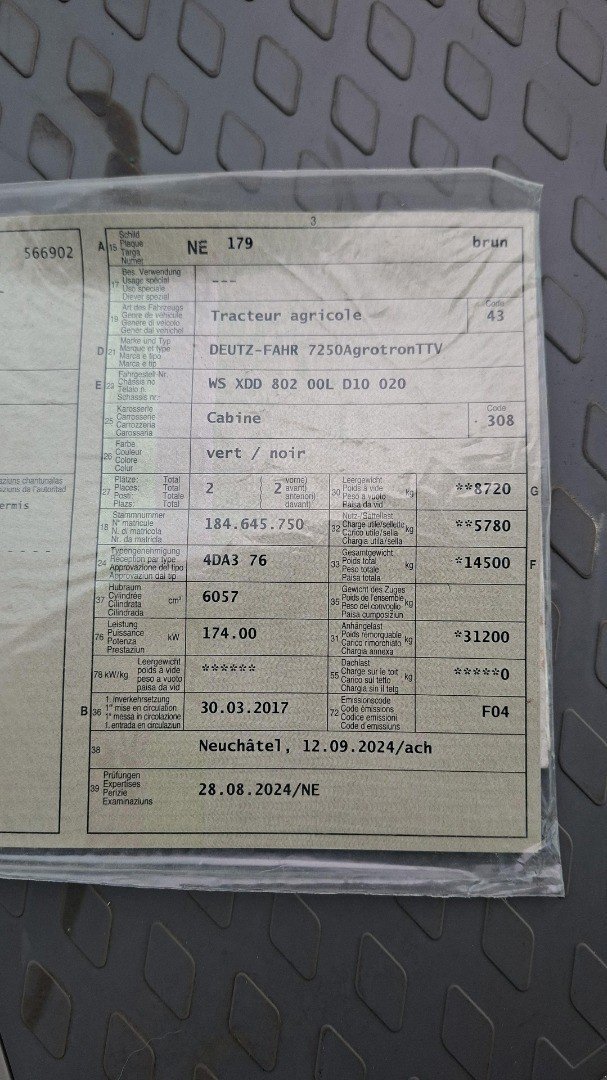 Traktor tip Deutz-Fahr Agrotron 7250 TTV, Gebrauchtmaschine in Les Ponts-de-Martel (Poză 4)