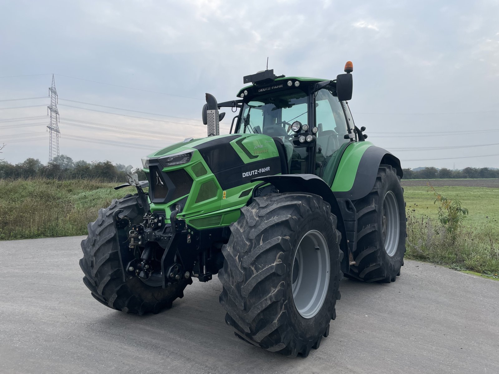 Traktor типа Deutz-Fahr Agrotron 7250 TTV, Gebrauchtmaschine в Dannstadt-Schauernheim (Фотография 1)