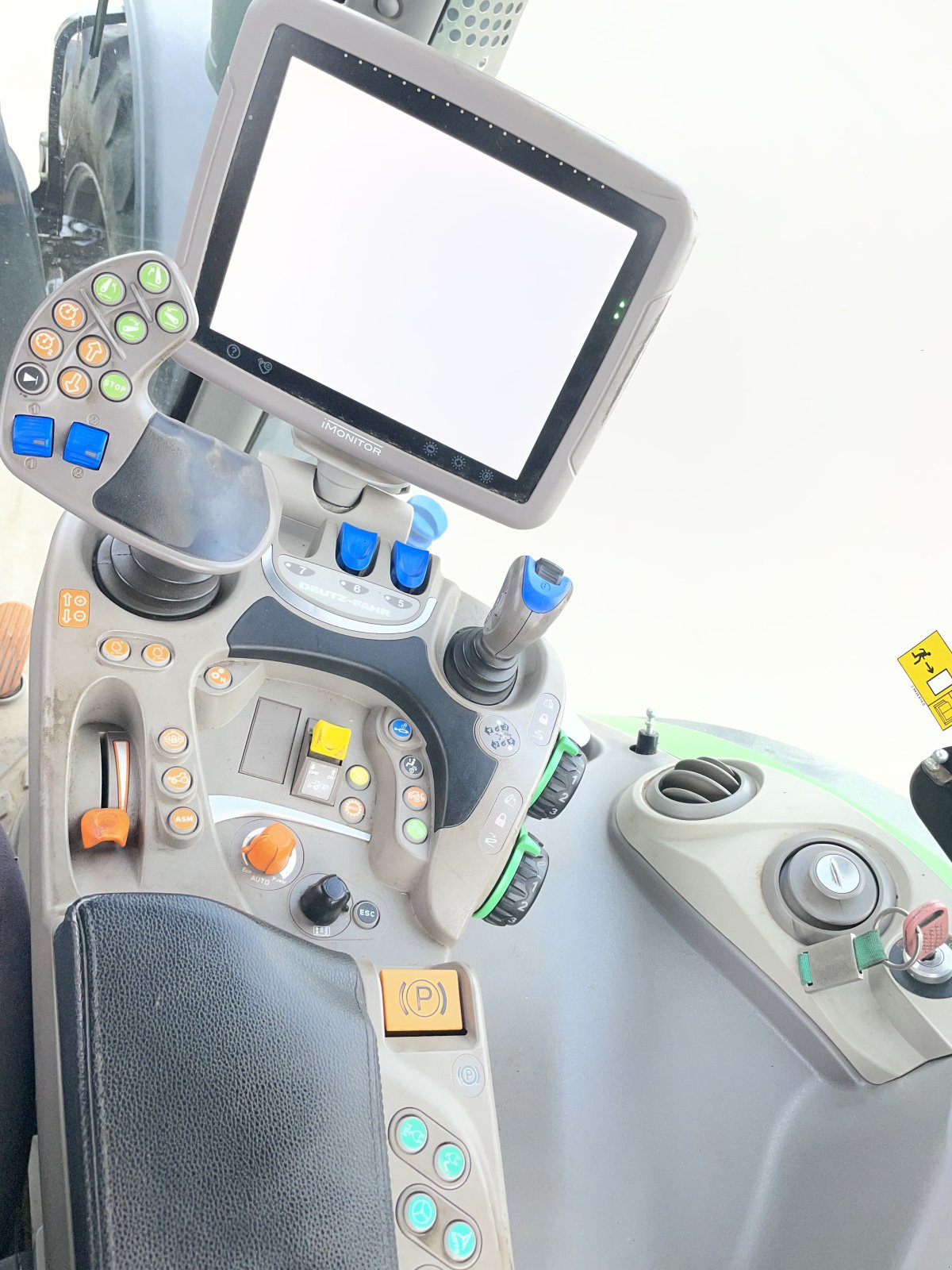 Traktor типа Deutz-Fahr Agrotron 7250 TTV, Gebrauchtmaschine в Dannstadt-Schauernheim (Фотография 11)