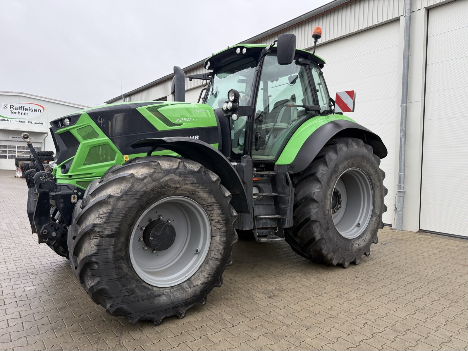 Traktor des Typs Deutz-Fahr Agrotron 7250 TTV, Gebrauchtmaschine in Bützow (Bild 1)