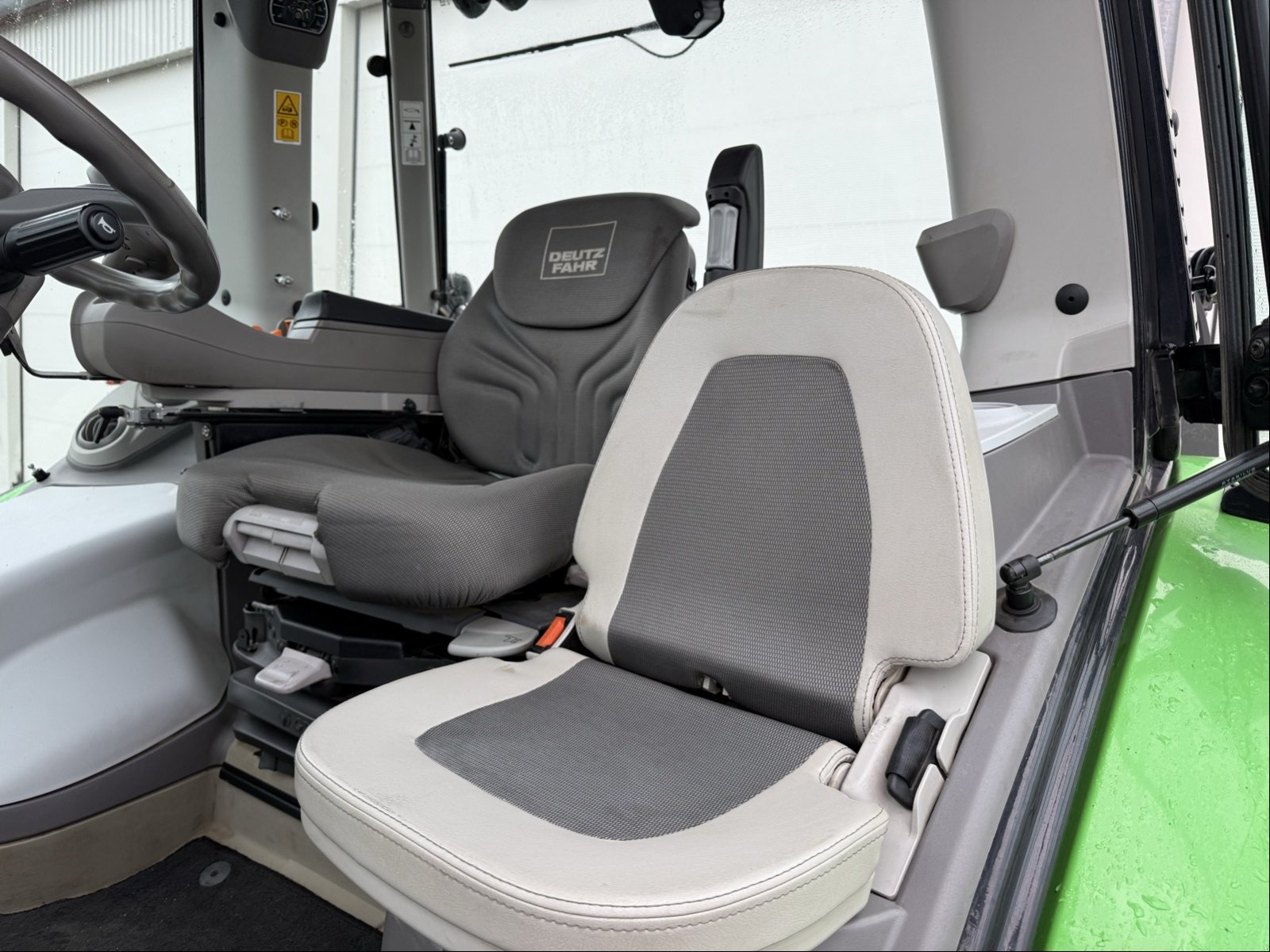 Traktor of the type Deutz-Fahr Agrotron 7250 TTV, Gebrauchtmaschine in Bützow (Picture 2)