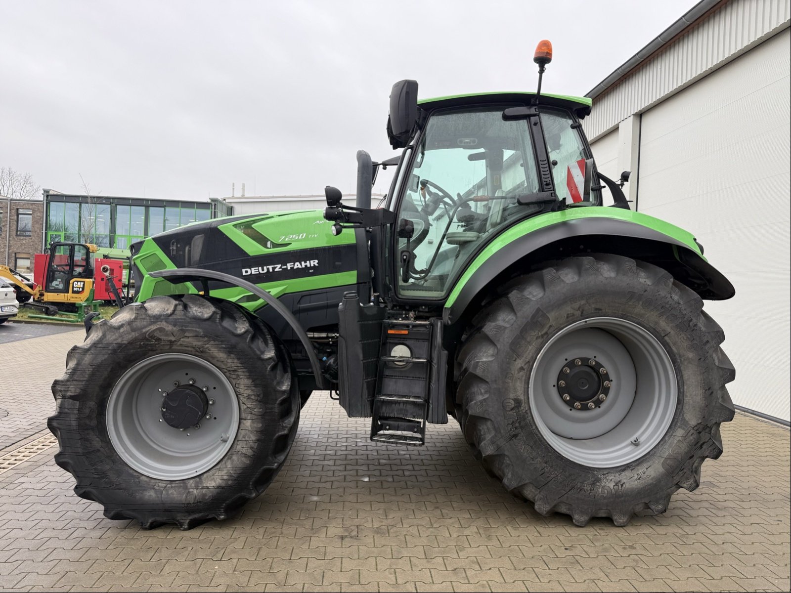Traktor des Typs Deutz-Fahr Agrotron 7250 TTV, Gebrauchtmaschine in Bützow (Bild 5)