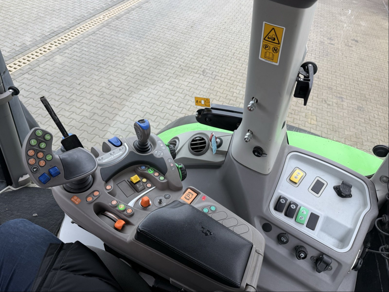 Traktor des Typs Deutz-Fahr Agrotron 7250 TTV, Gebrauchtmaschine in Bützow (Bild 12)