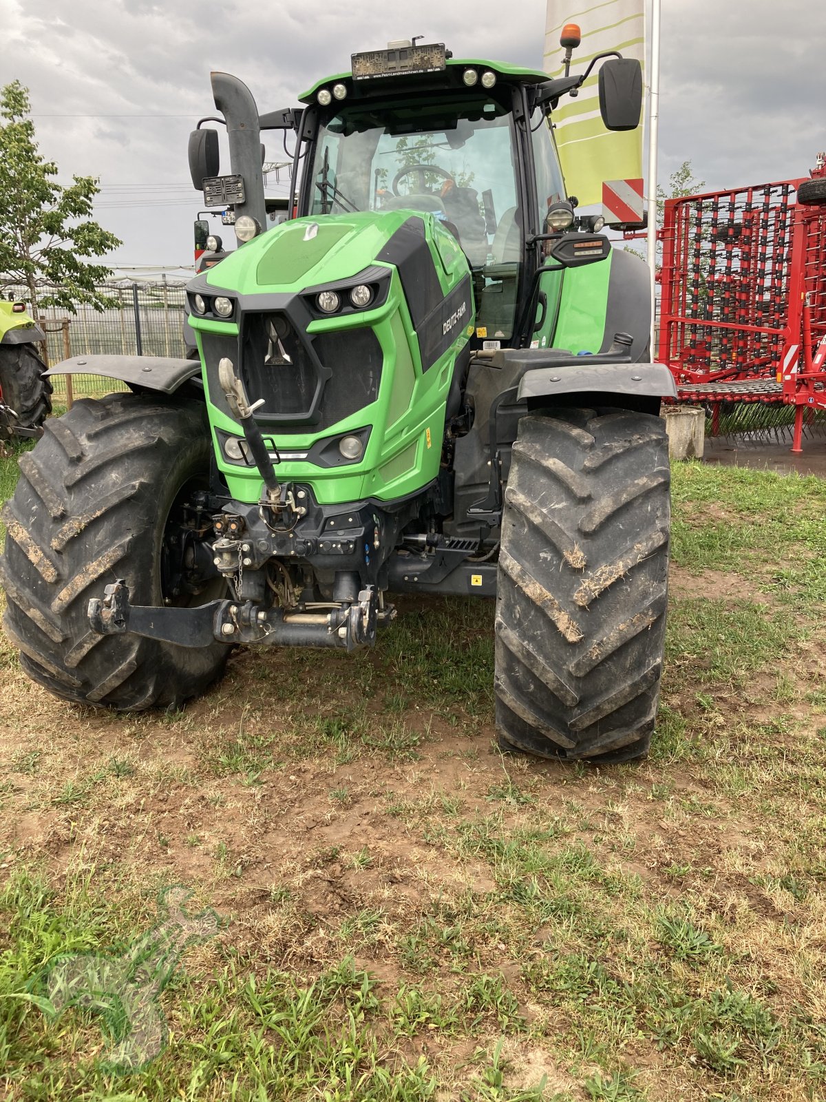 Traktor типа Deutz-Fahr Agrotron 8280 TTV, Gebrauchtmaschine в Neustadt an der Weinstraße (Фотография 3)