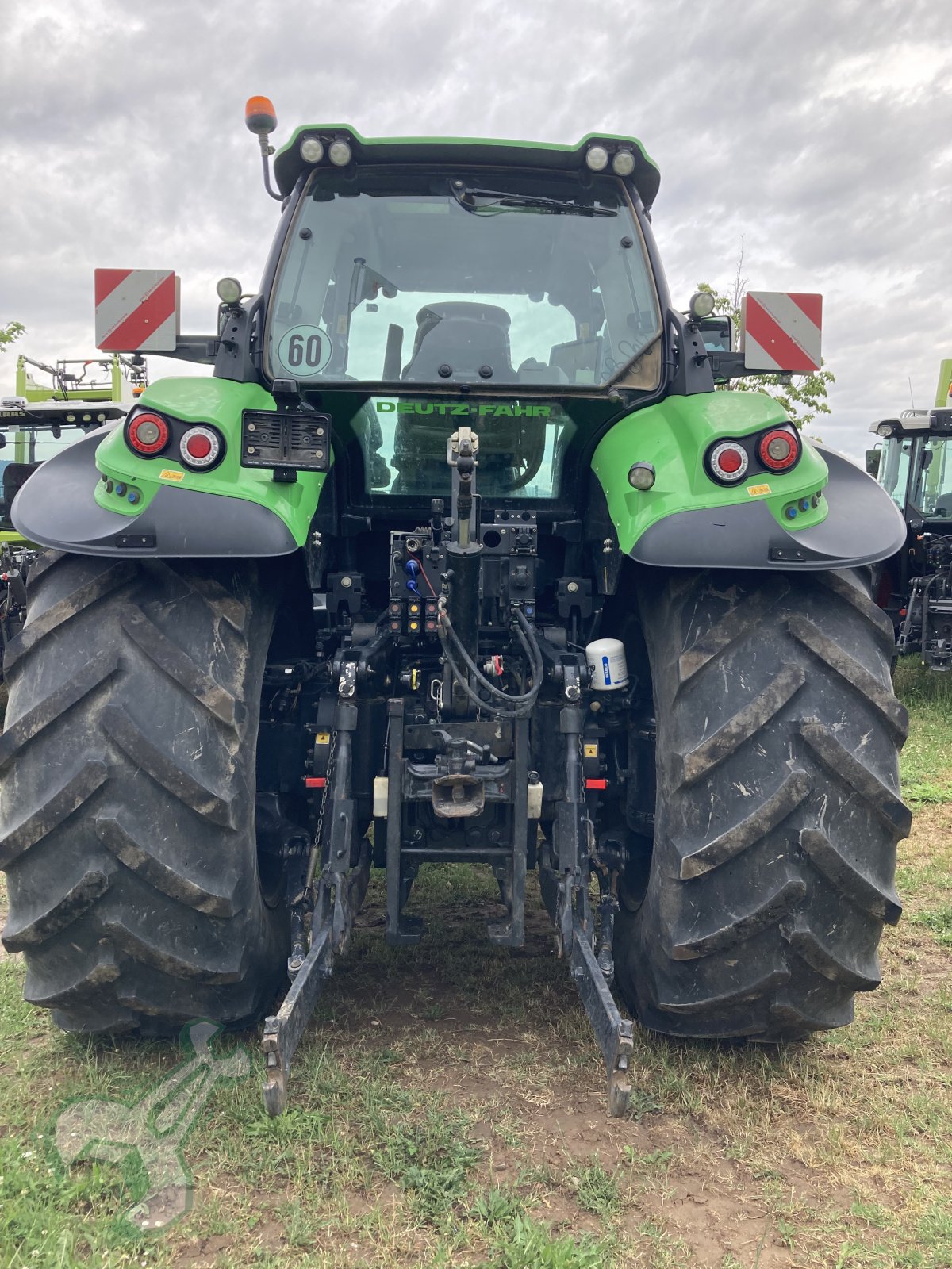 Traktor типа Deutz-Fahr Agrotron 8280 TTV, Gebrauchtmaschine в Neustadt an der Weinstraße (Фотография 4)