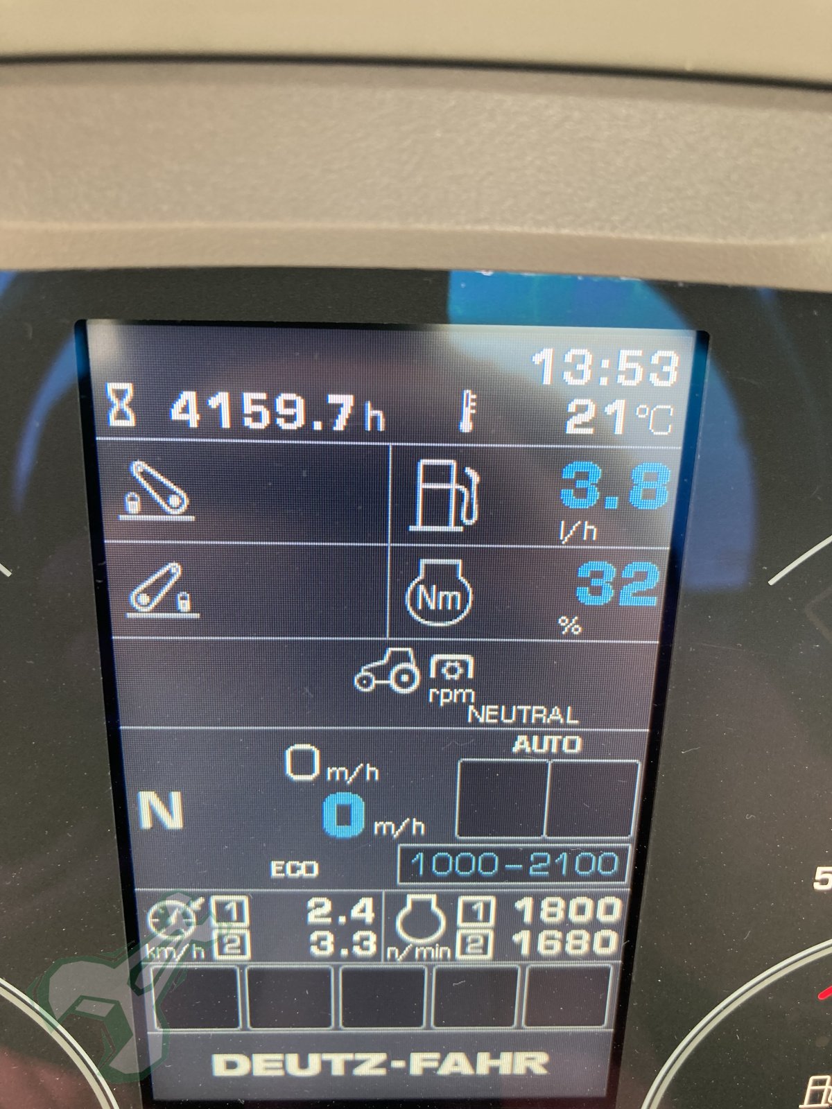 Traktor типа Deutz-Fahr Agrotron 8280 TTV, Gebrauchtmaschine в Neustadt an der Weinstraße (Фотография 7)