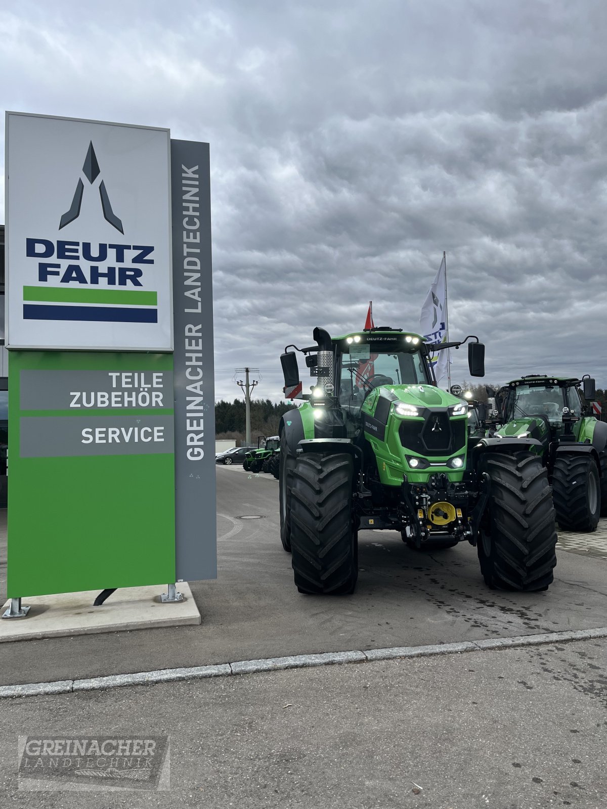 Traktor des Typs Deutz-Fahr Agrotron 8280 TTV, Neumaschine in Pfullendorf (Bild 1)