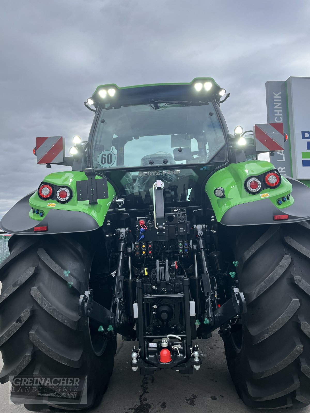 Traktor des Typs Deutz-Fahr Agrotron 8280 TTV, Neumaschine in Pfullendorf (Bild 9)