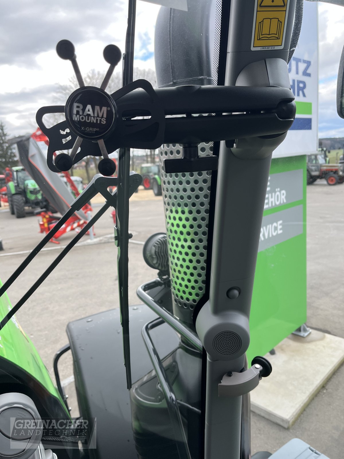 Traktor des Typs Deutz-Fahr Agrotron 8280 TTV, Neumaschine in Pfullendorf (Bild 14)