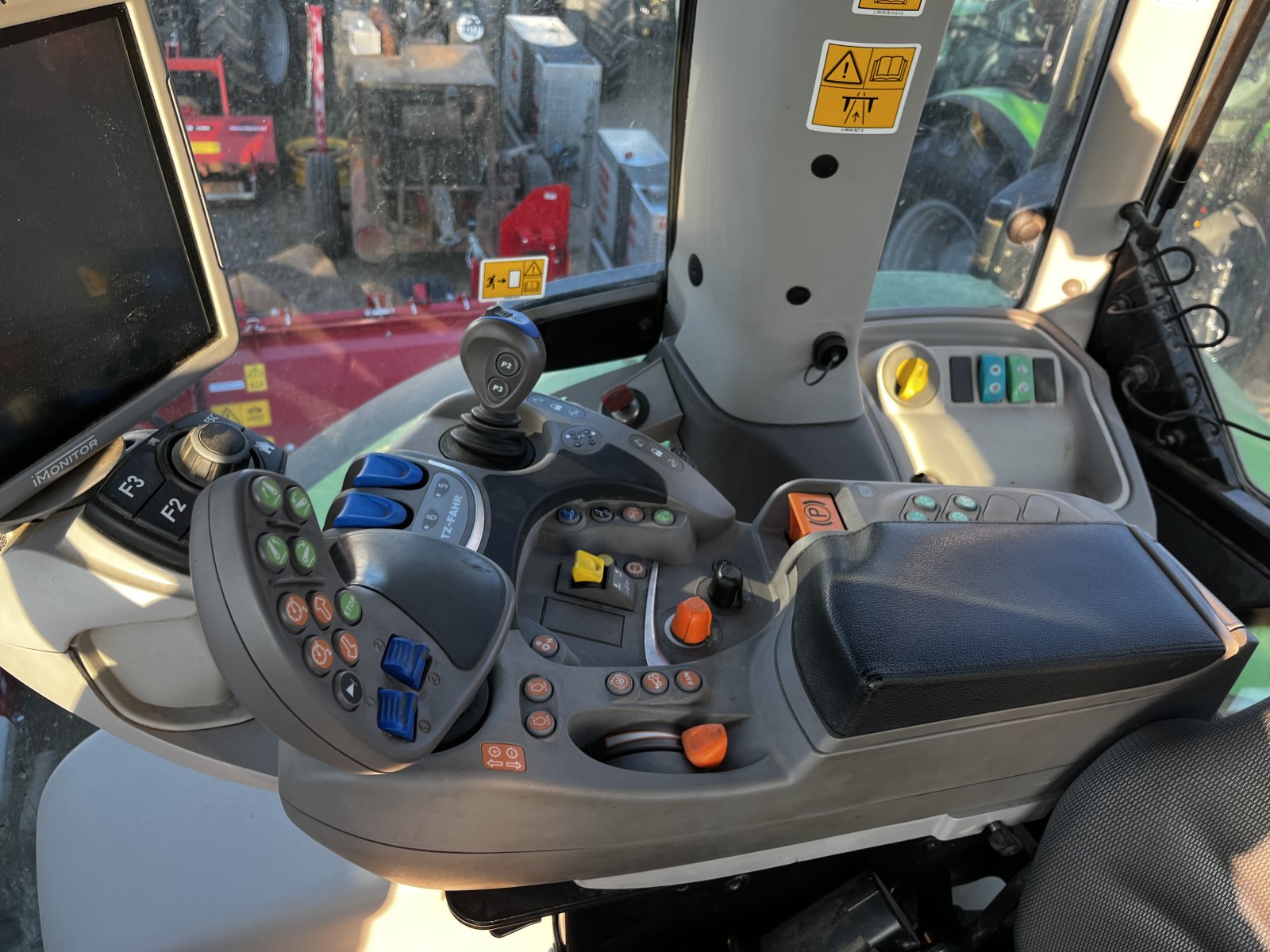 Traktor of the type Deutz-Fahr Agrotron 8280 TTV, Gebrauchtmaschine in Dannstadt-Schauernheim (Picture 4)