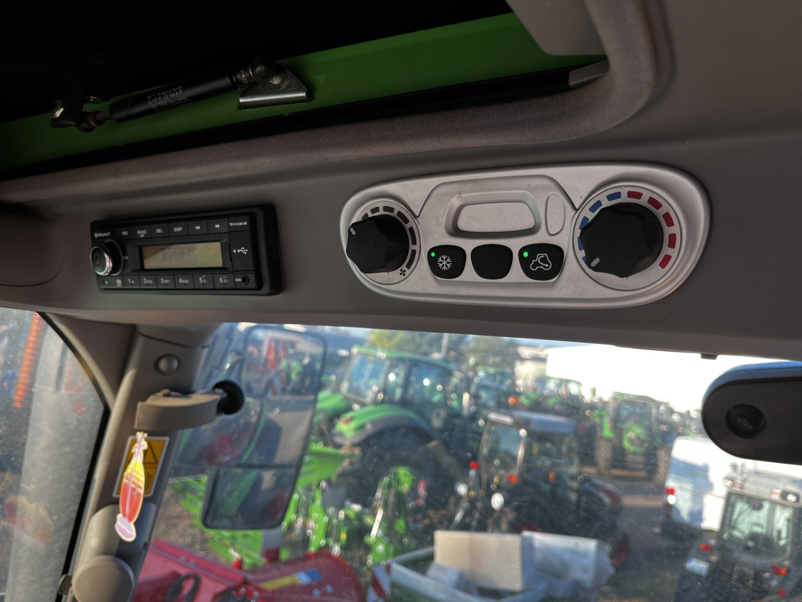 Traktor of the type Deutz-Fahr Agrotron 8280 TTV, Gebrauchtmaschine in Dannstadt-Schauernheim (Picture 9)