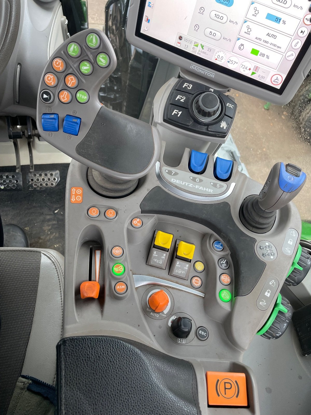 Traktor of the type Deutz-Fahr Agrotron 8280 TTV, Gebrauchtmaschine in Liebenau (Picture 4)