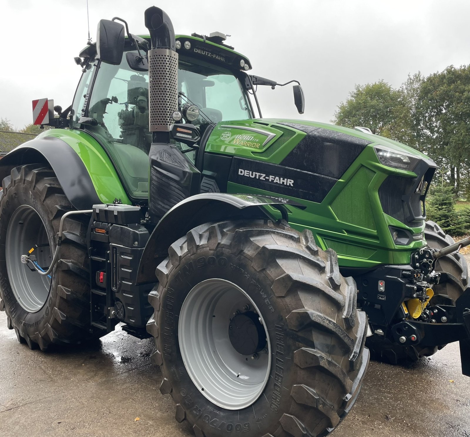 Traktor типа Deutz-Fahr Agrotron 8280 TTV, Gebrauchtmaschine в Liebenau (Фотография 1)