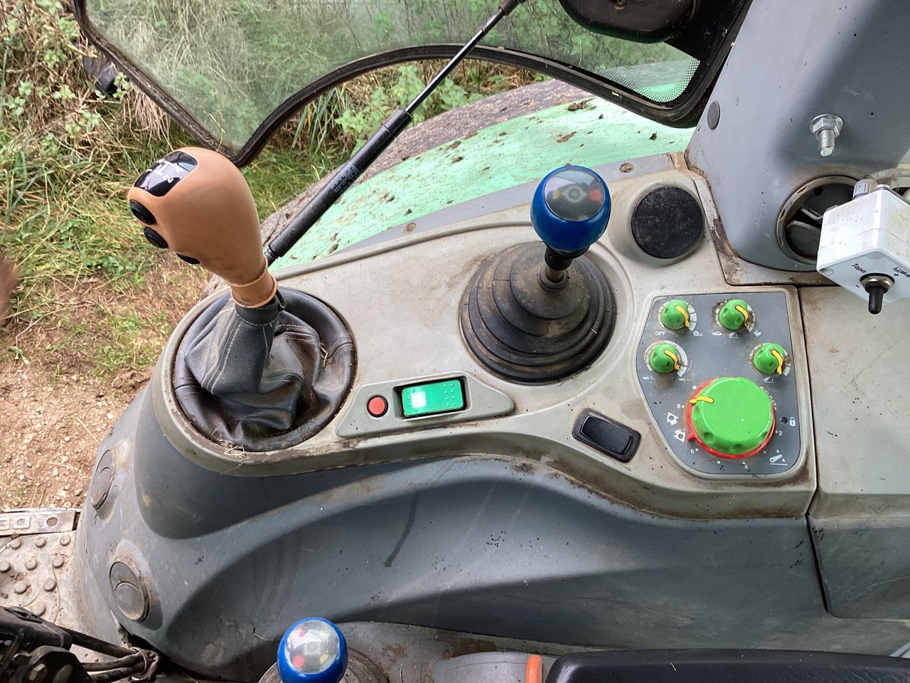 Traktor typu Deutz-Fahr AGROTRON K 100, Gebrauchtmaschine w VERNOUX EN VIVARAIS (Zdjęcie 6)