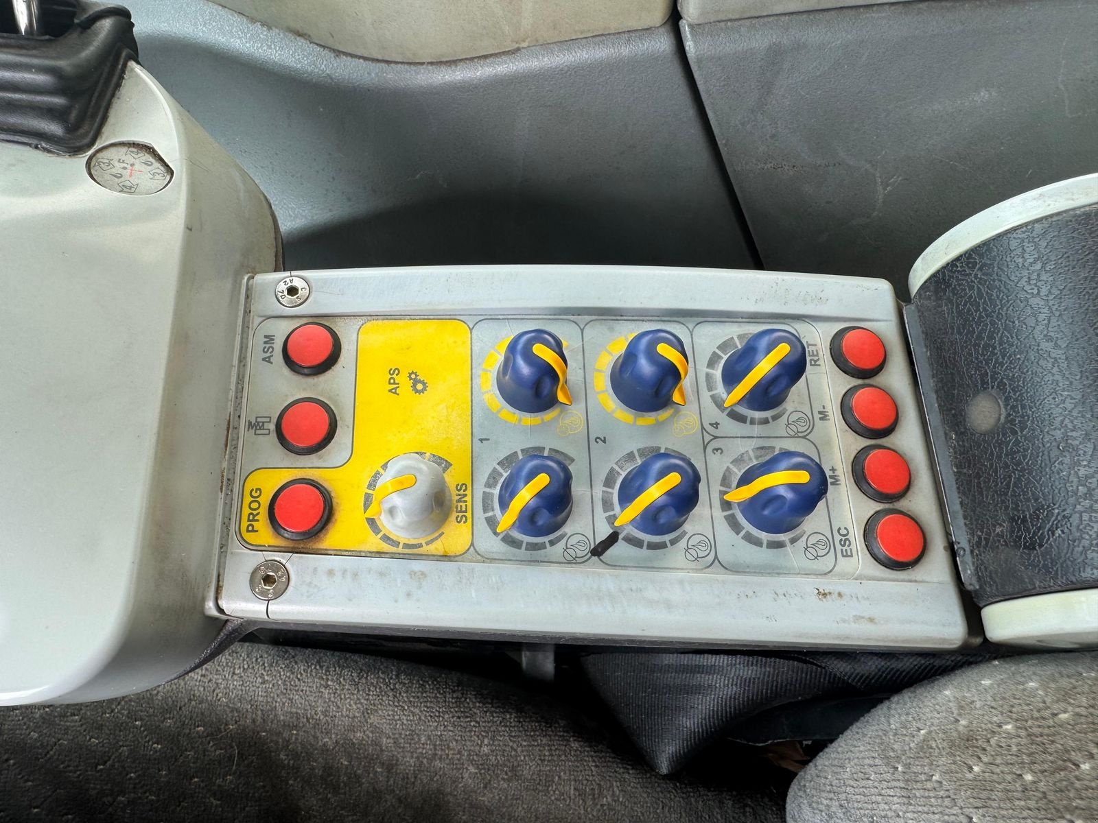 Traktor del tipo Deutz-Fahr Agrotron K 100, Gebrauchtmaschine In Harmannsdorf-Rückersdorf (Immagine 8)